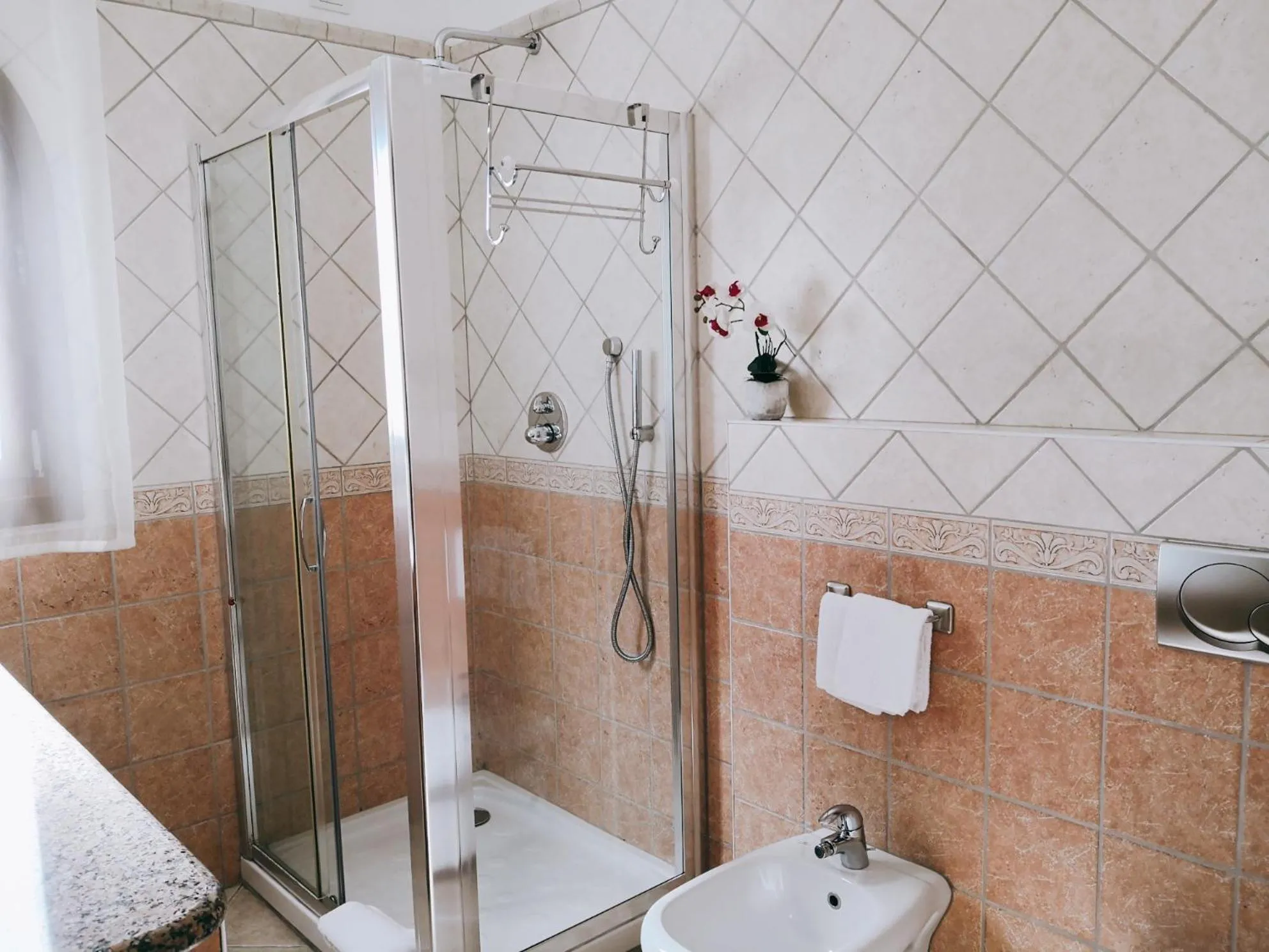 Shower in A Lu Ponti