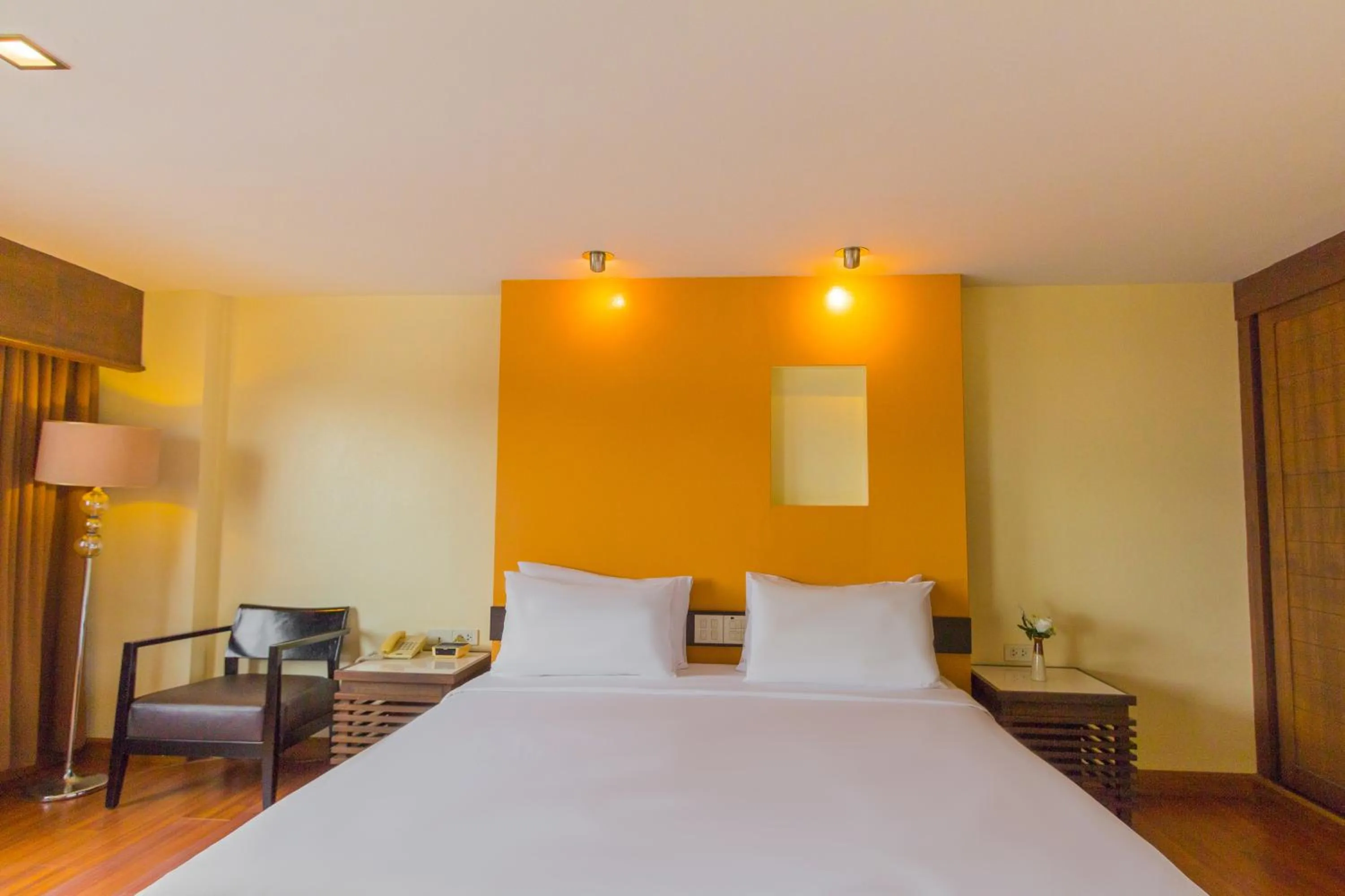 Bed in Mayflower Grande Chiang Mai