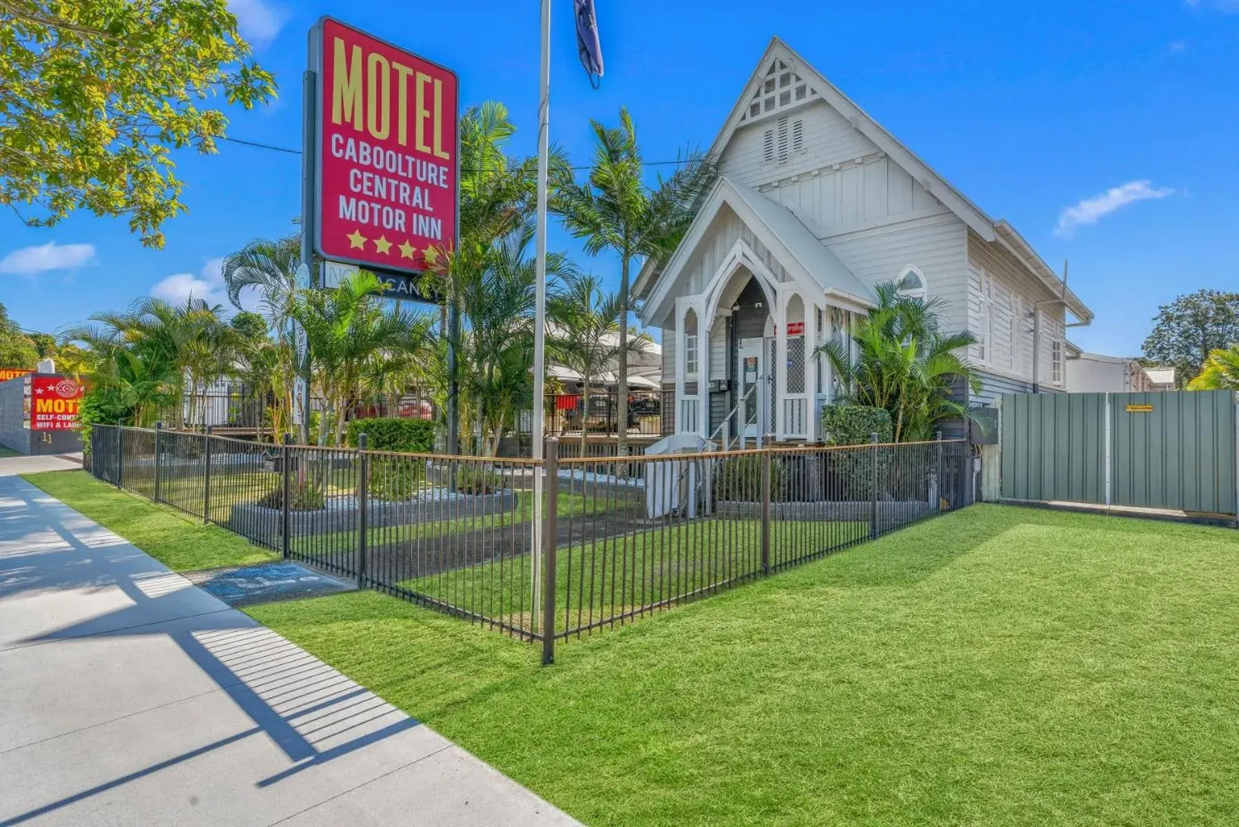 Property building in Caboolture Central Motor Inn, Sure Stay Collection by BW Property building in Caboolture Central Motor Inn, Sure Stay Collection by BW