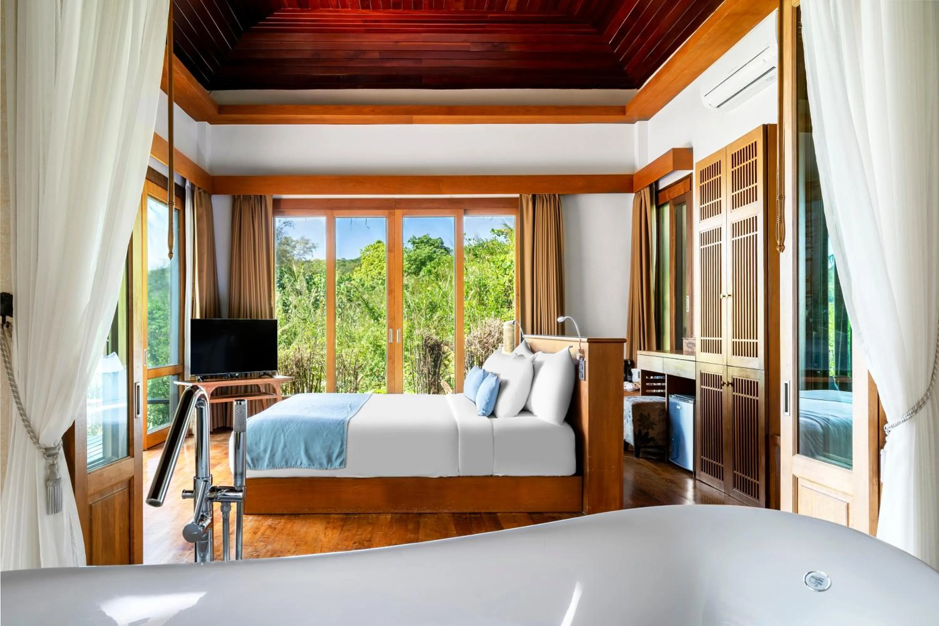 Bed in The Beach Natural Resort Koh Kood