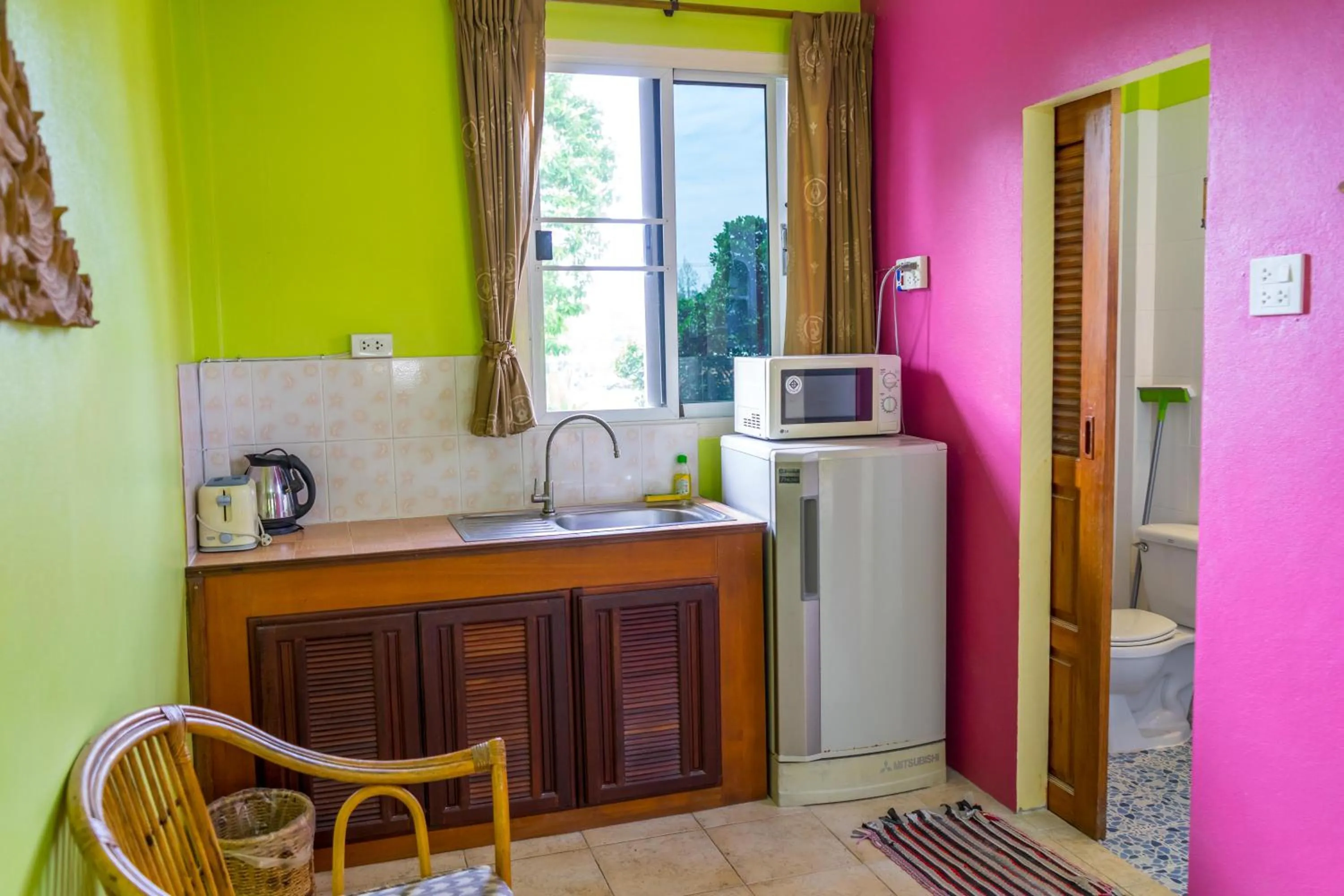 Kitchen or kitchenette in Chez Charly Bungalow