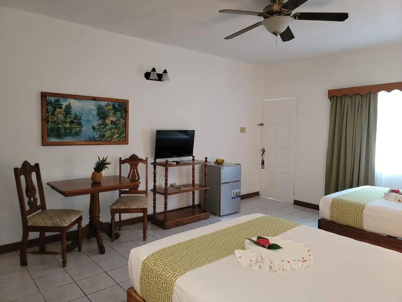 hair dresser, Bed in Merrils Beach Resort II