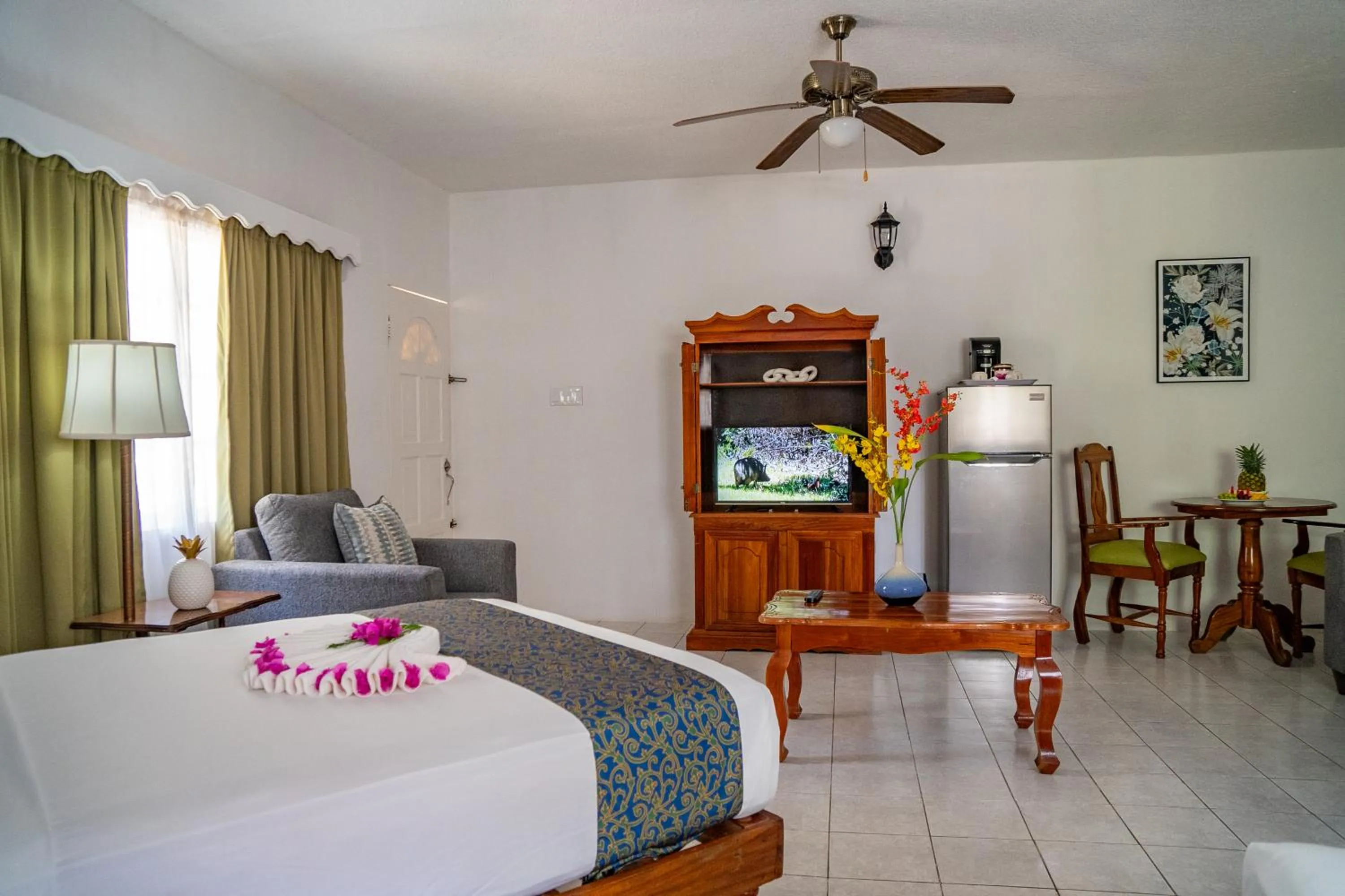 TV and multimedia, Bed in Merrils Beach Resort II