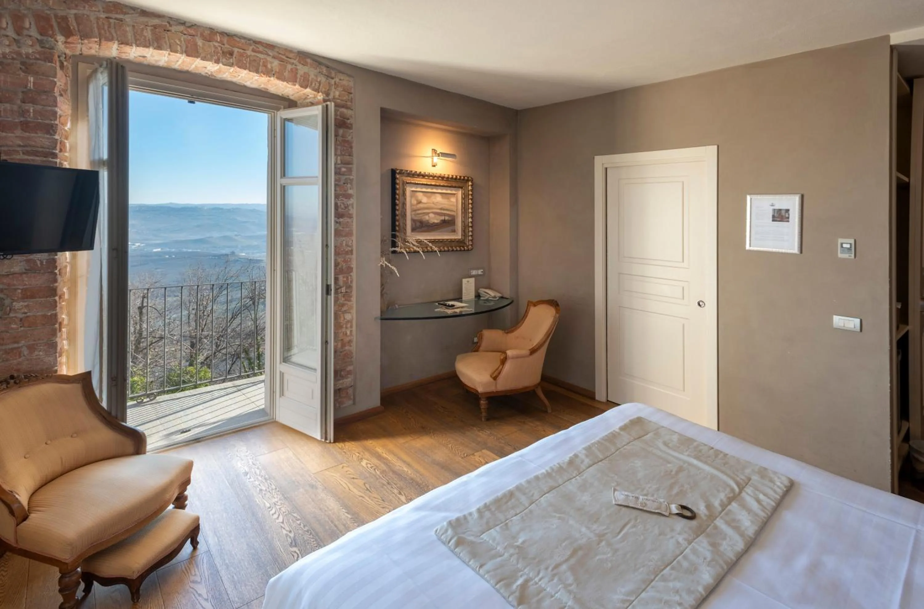 View (from property/room), Bed in Rocche Costamagna Art Suites