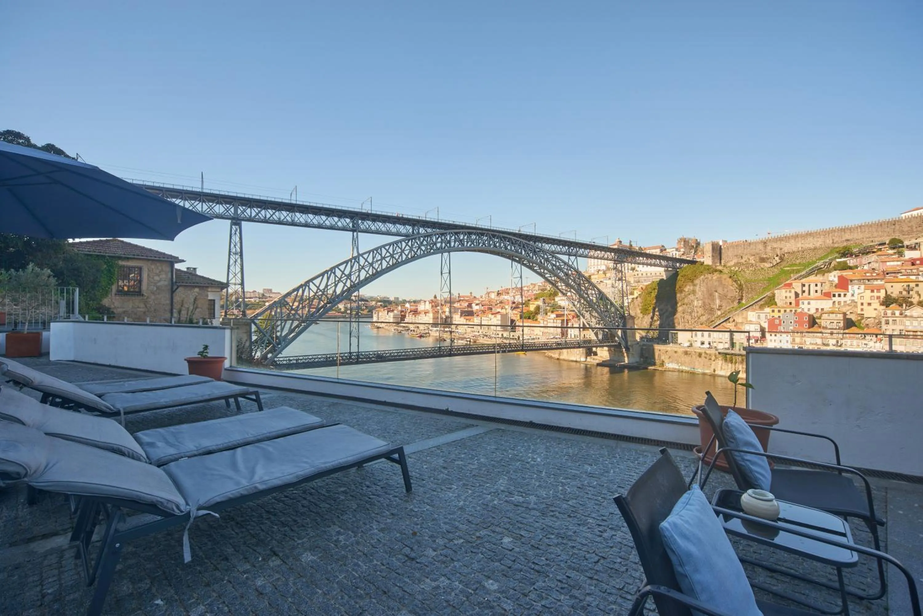 Day in Bridge It - Suites & Views