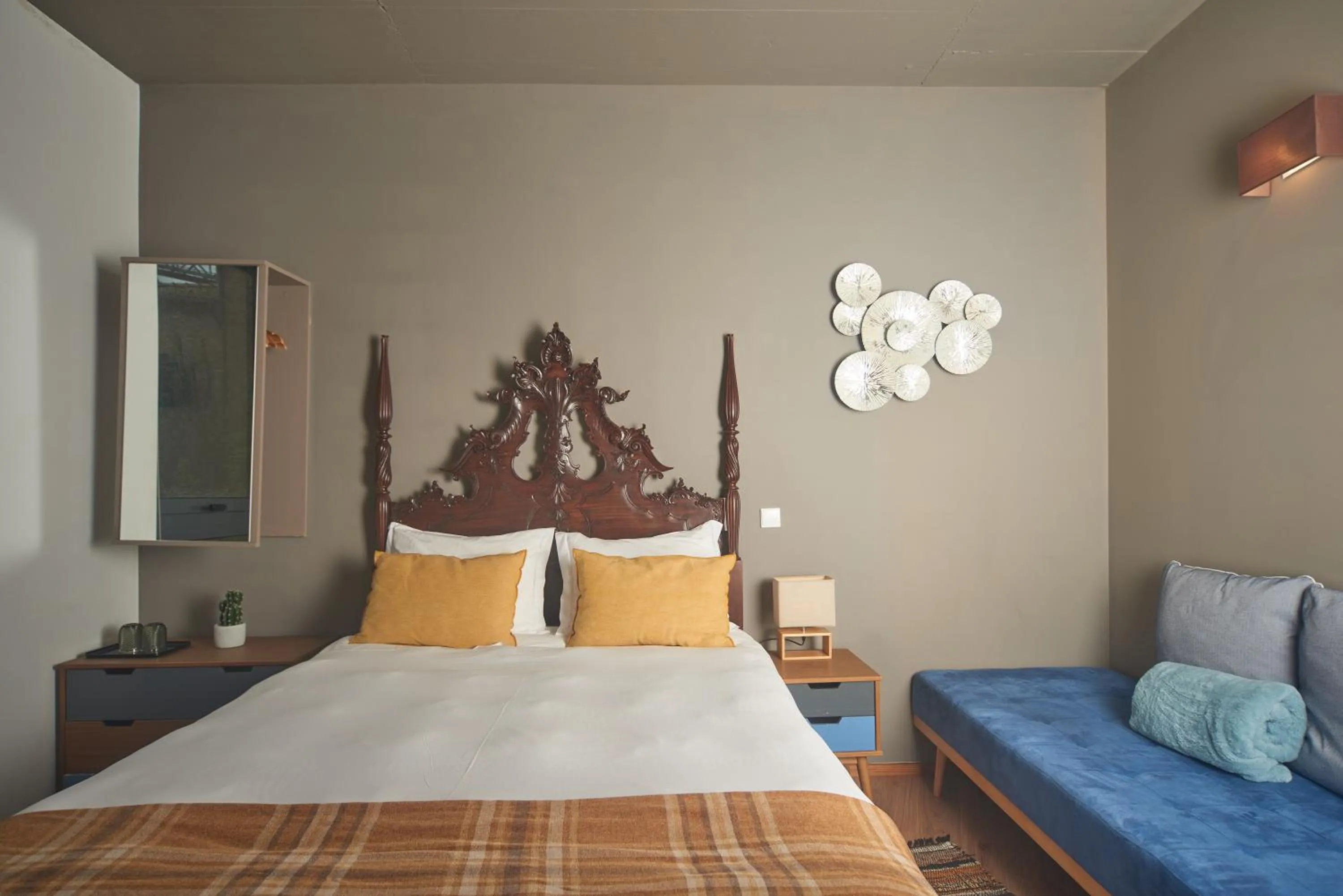 View (from property/room), Bed in Bridge It - Suites & Views