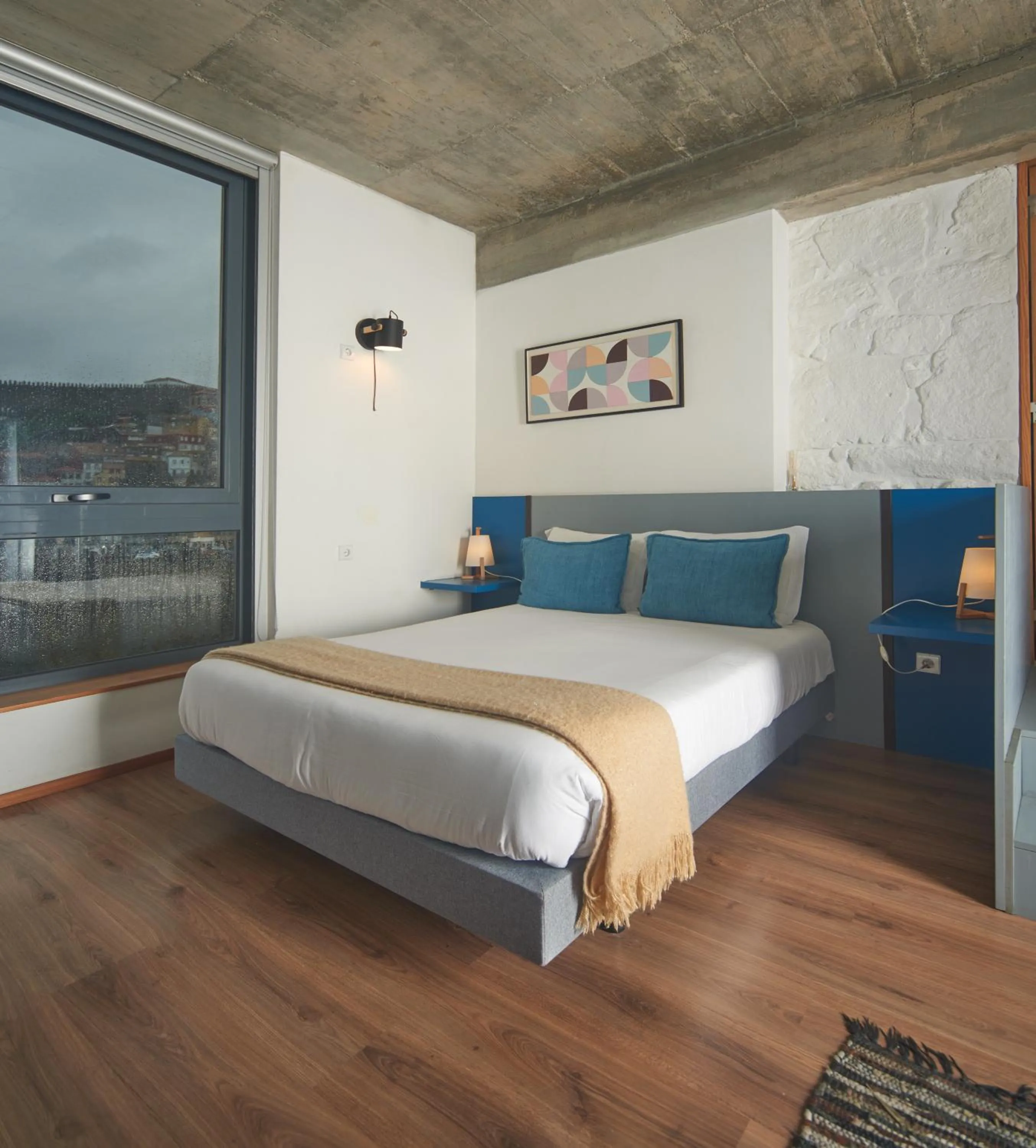 Bedroom, Bed in Bridge It - Suites & Views