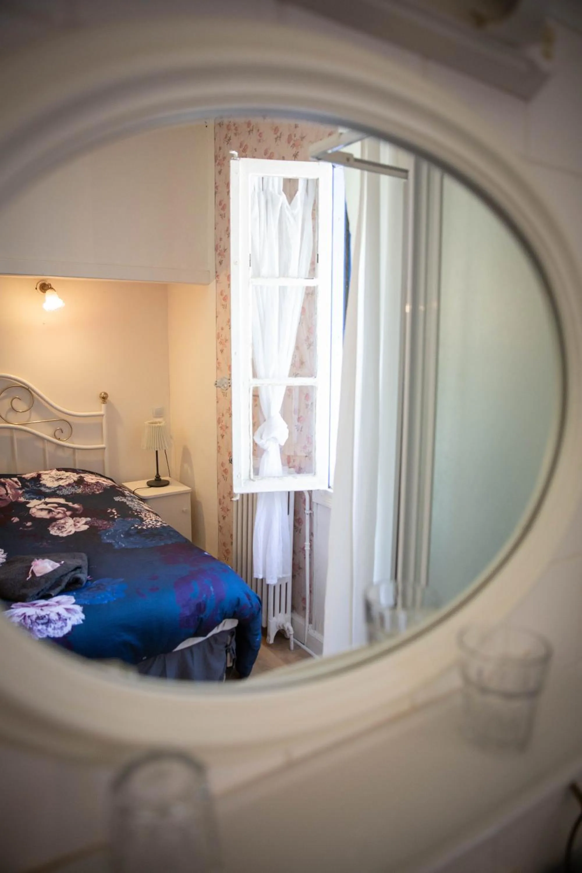 Bedroom, Bed in La Roseraie