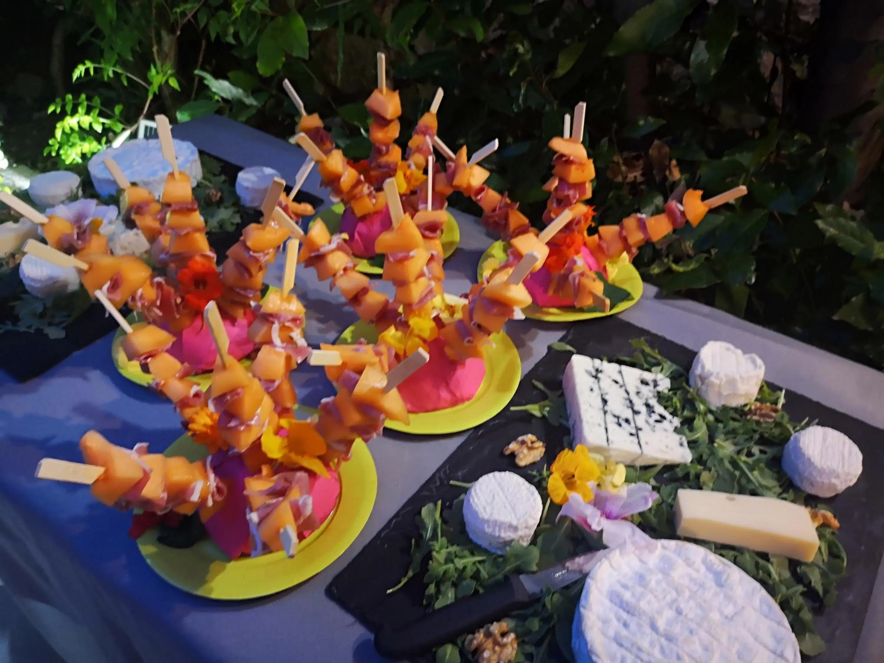 Restaurant/places to eat in La Roseraie