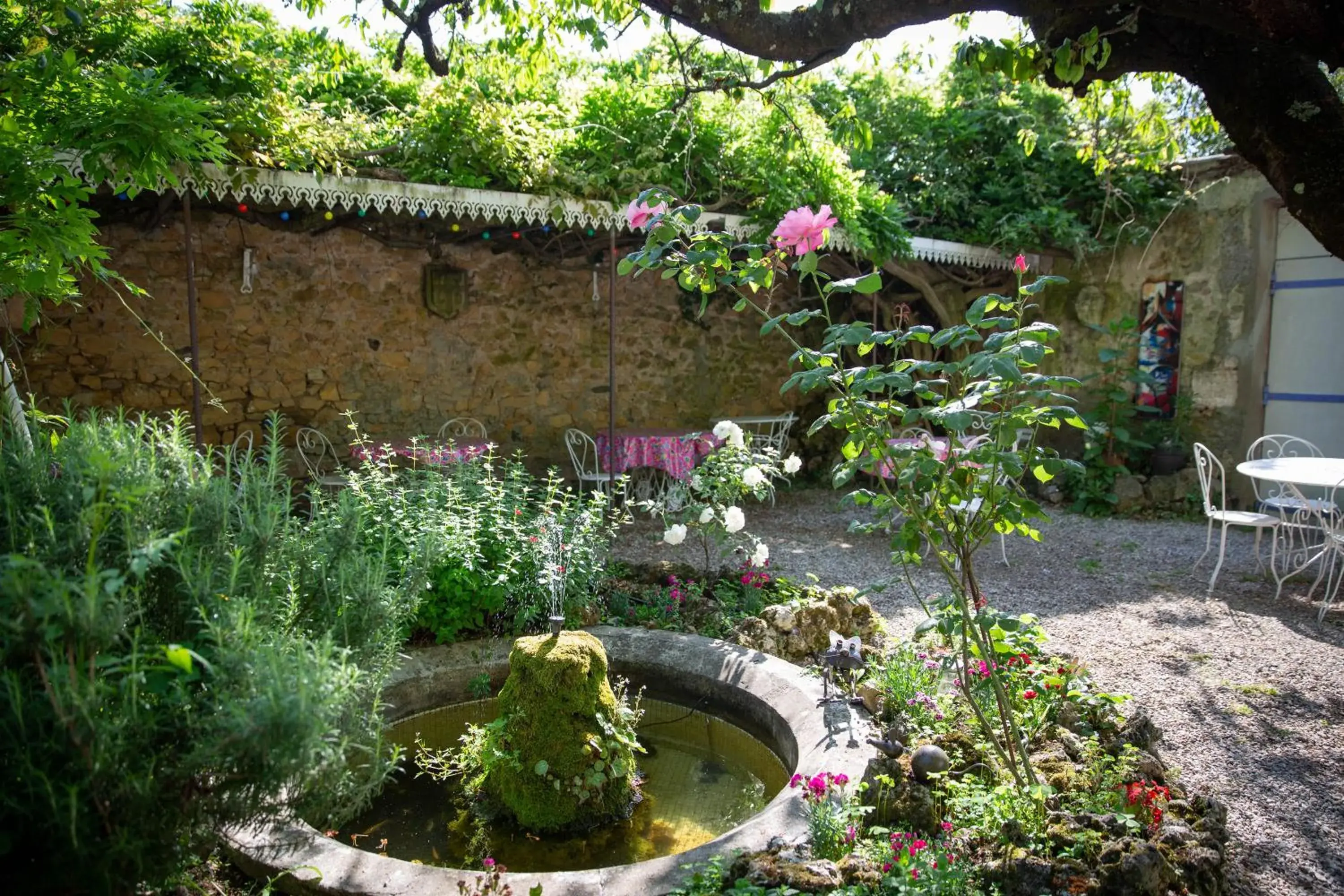 Restaurant/places to eat in La Roseraie Restaurant/places to eat in La Roseraie