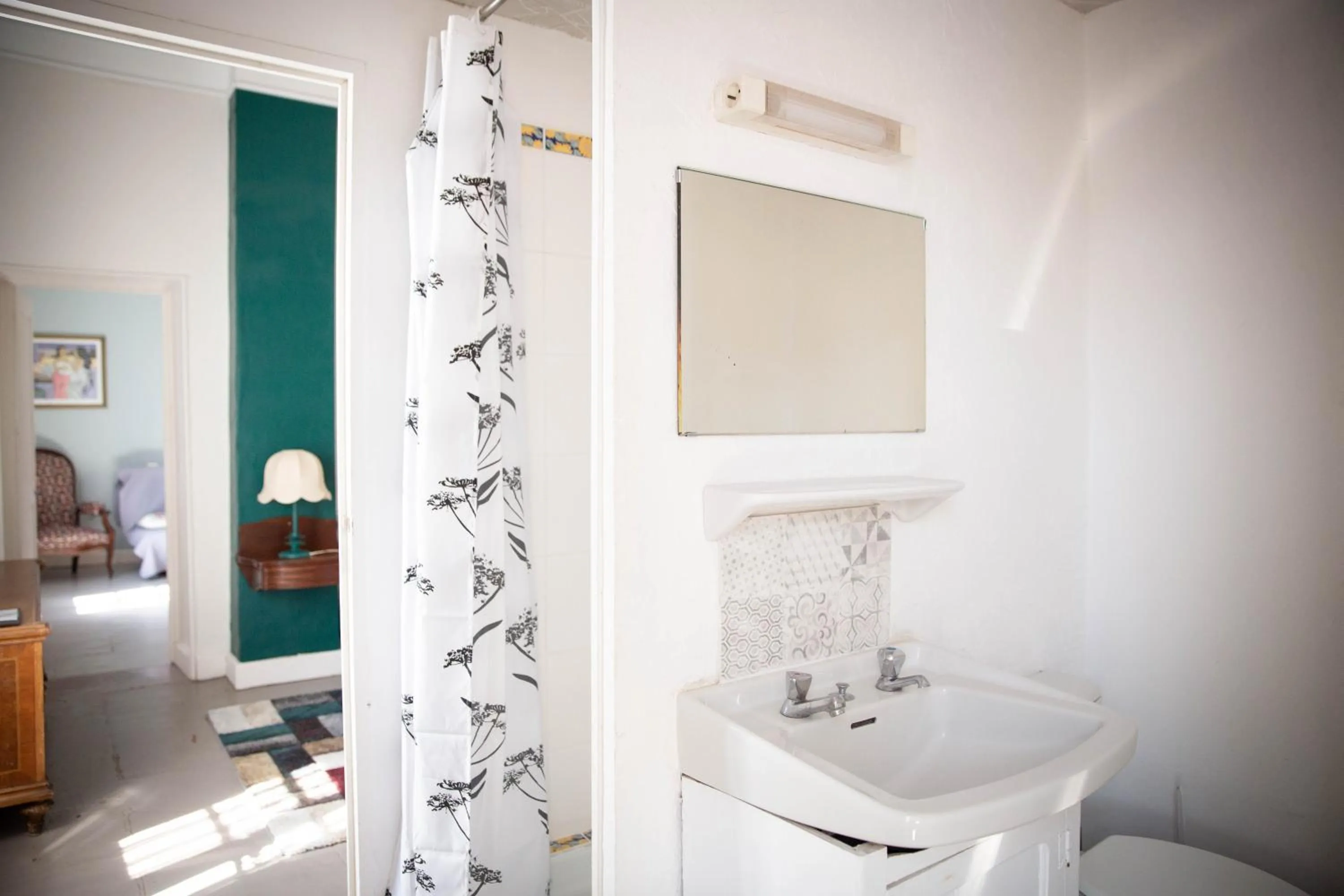 Shower in La Roseraie