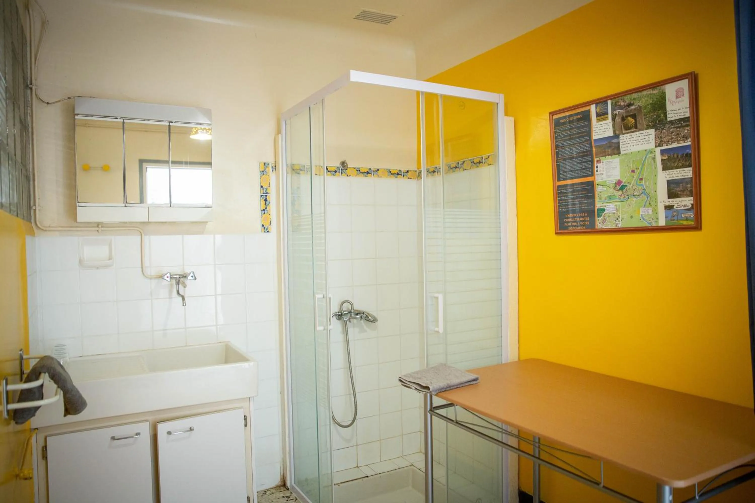 Shower in La Roseraie