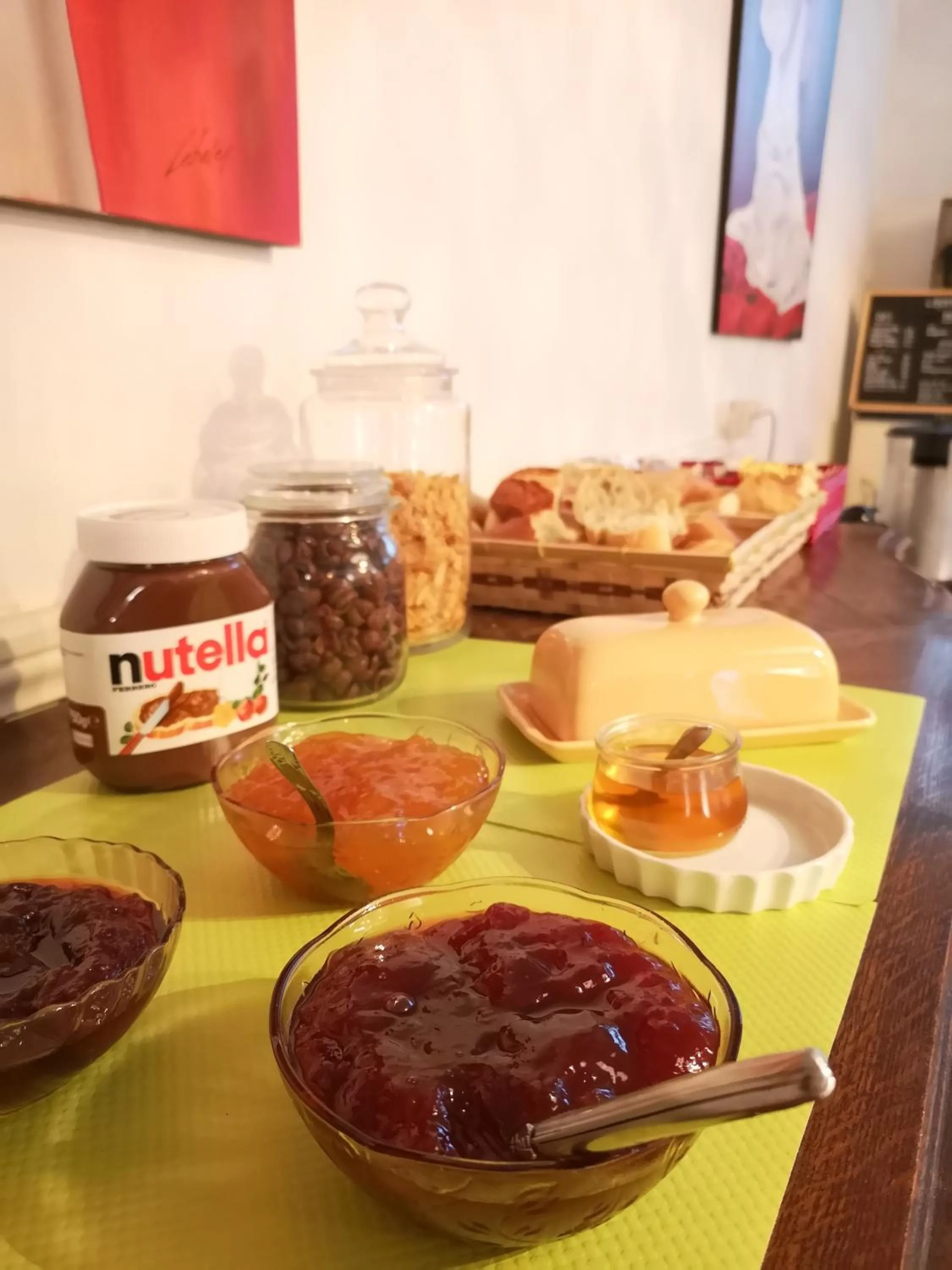 Restaurant/places to eat in La Roseraie