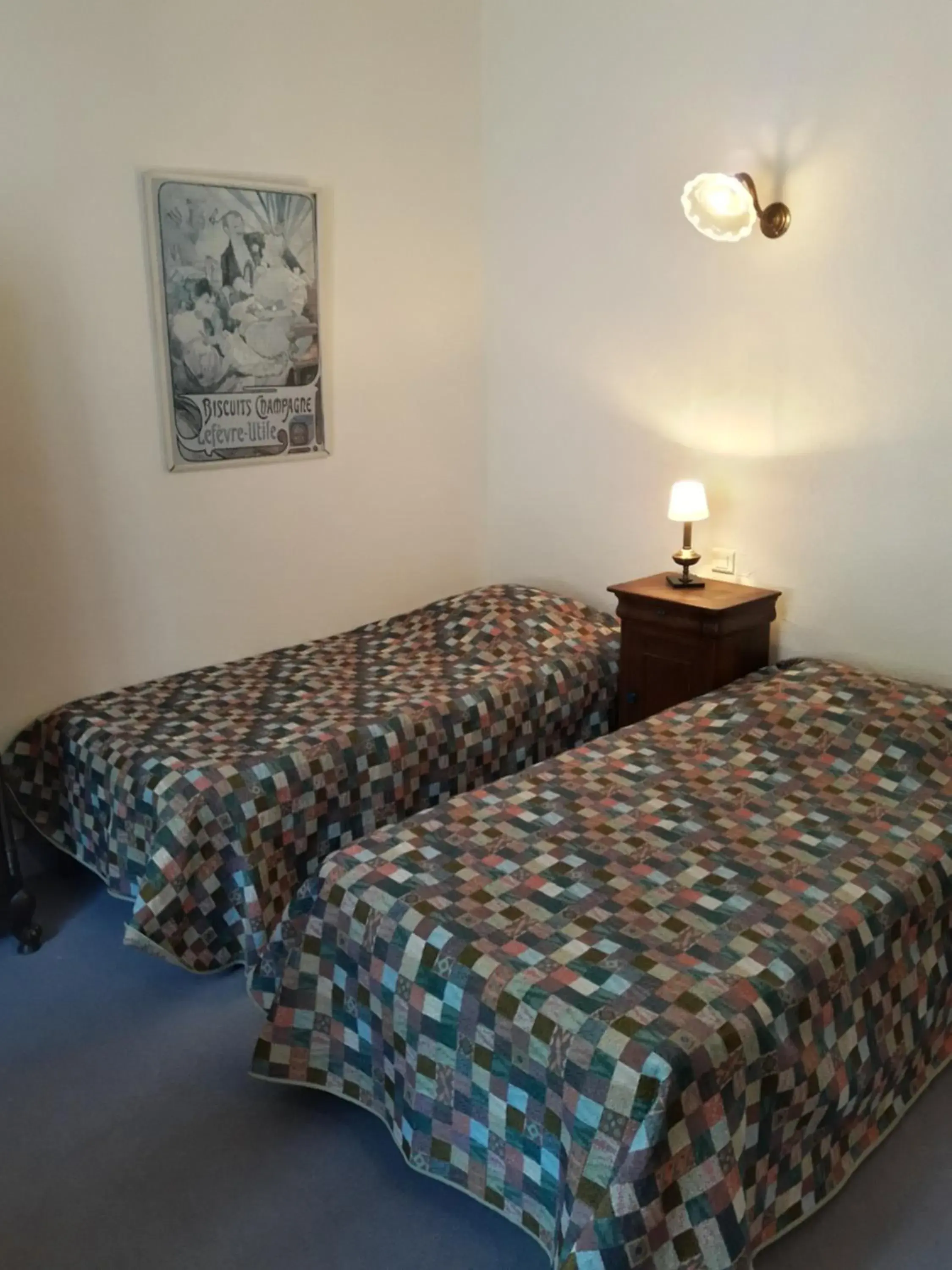 Single Room with Private External Bathroom in La Roseraie Single Room with Private External Bathroom in La Roseraie