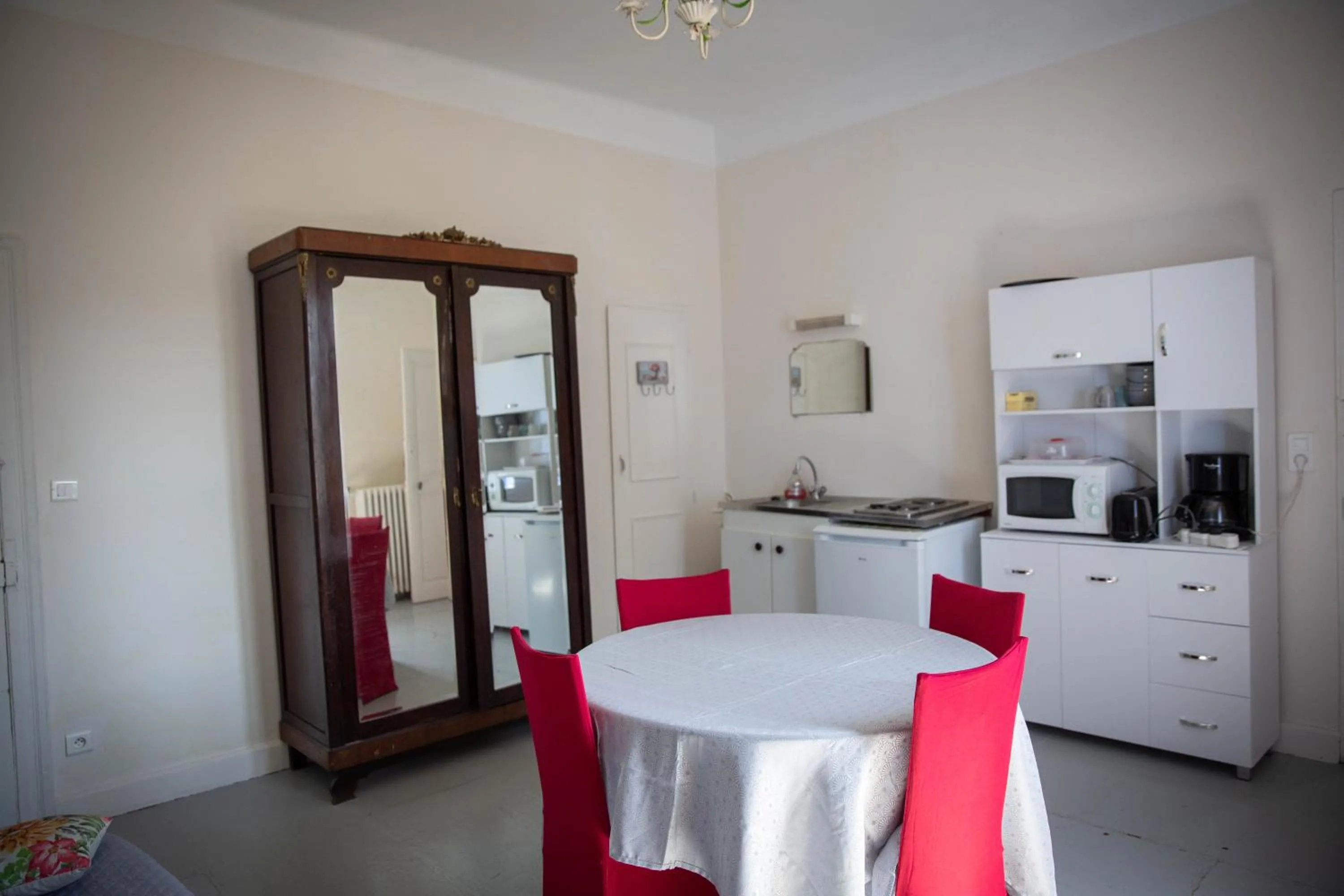 Kitchen or kitchenette in La Roseraie