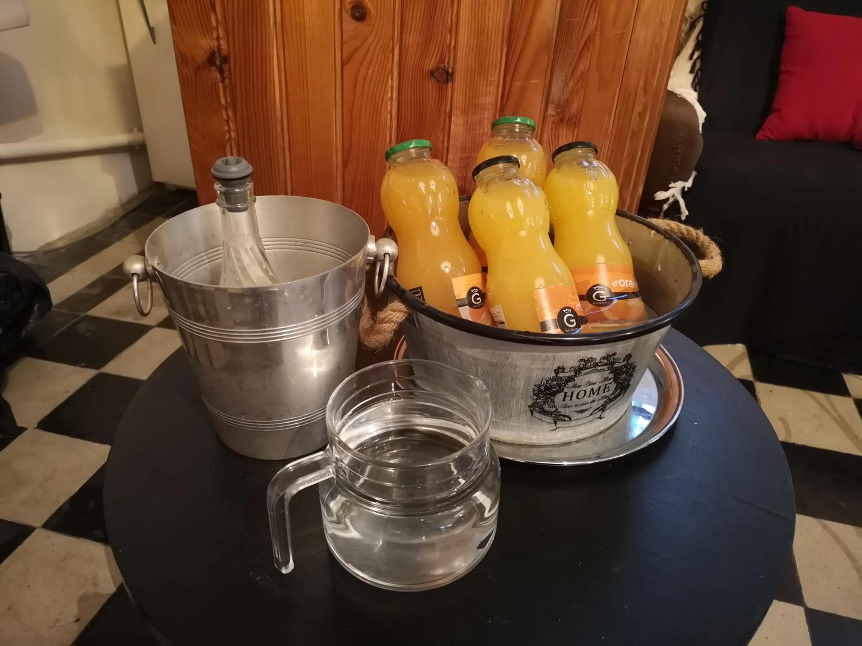 Restaurant/places to eat in La Roseraie