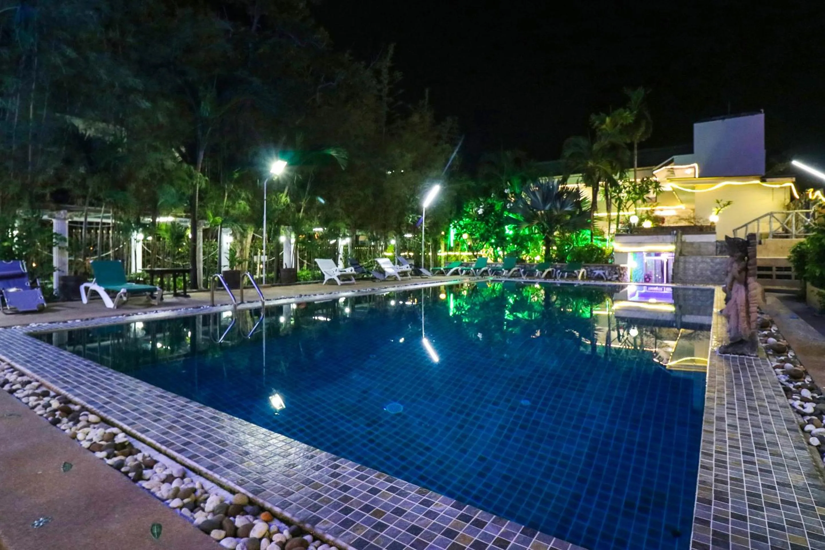 Pool view in Natural Beach Hotel Pattaya