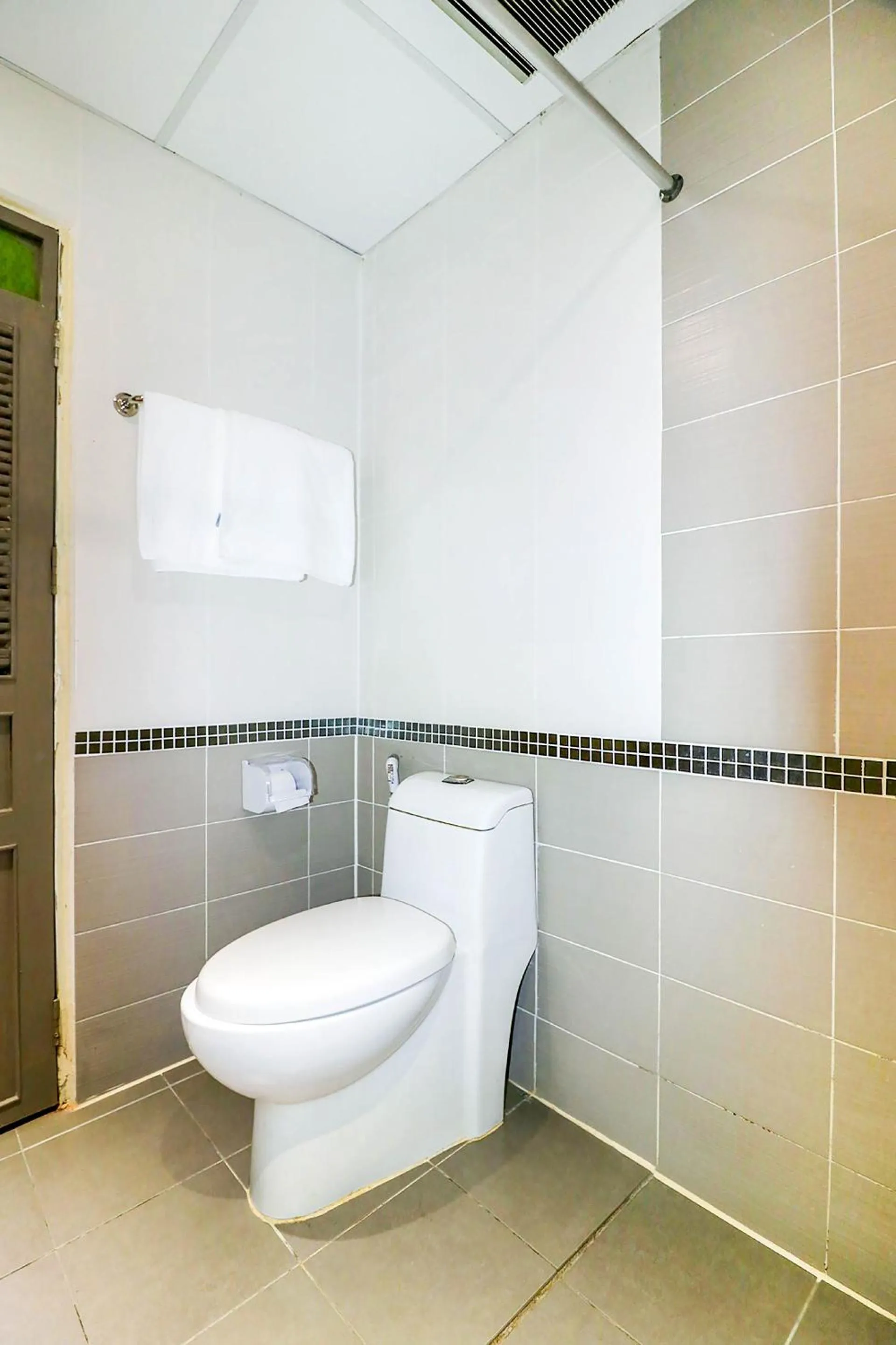 Bathroom in Natural Beach Hotel Pattaya