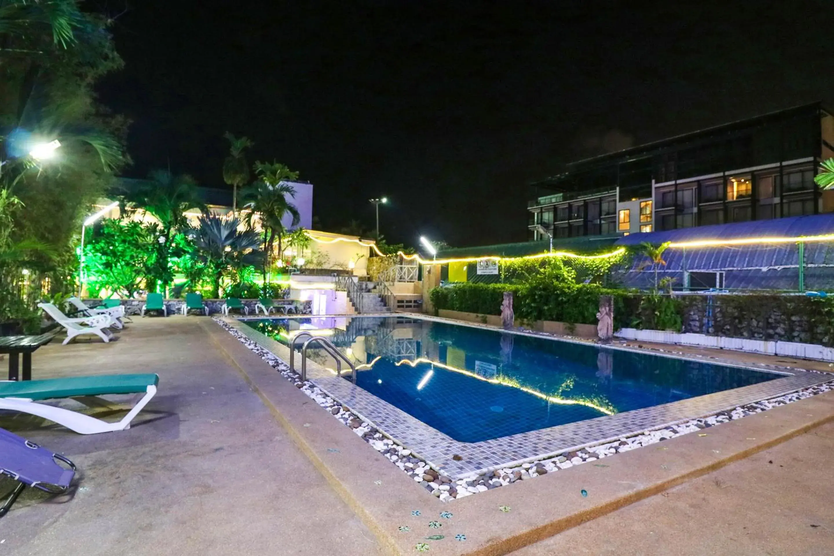 Swimming pool in Natural Beach Hotel Pattaya Swimming pool in Natural Beach Hotel Pattaya