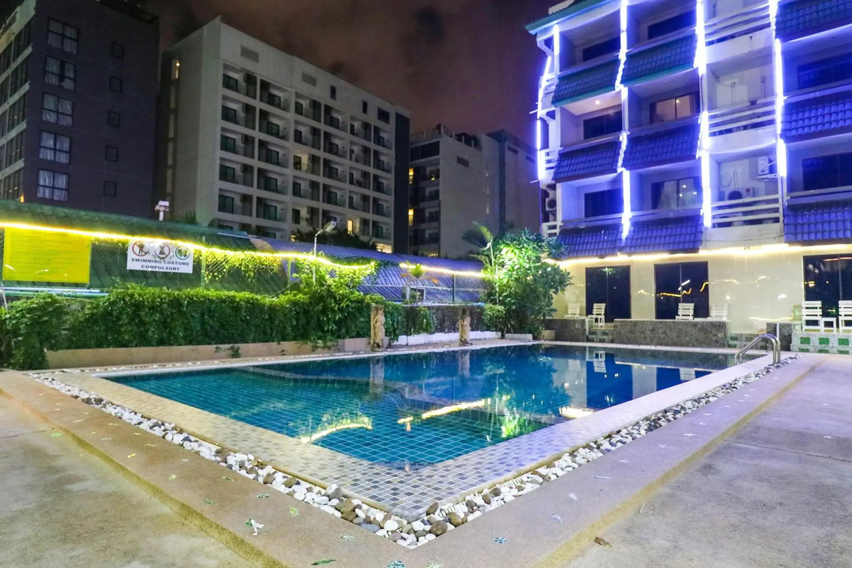 Property building in Natural Beach Hotel Pattaya Property building in Natural Beach Hotel Pattaya