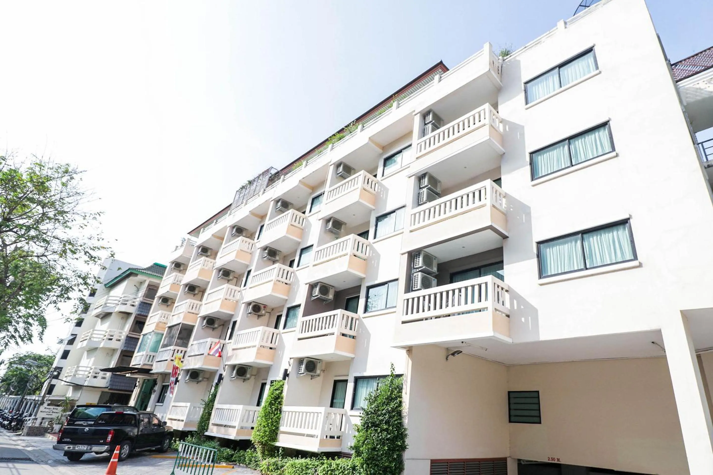 Property building in Natural Beach Hotel Pattaya