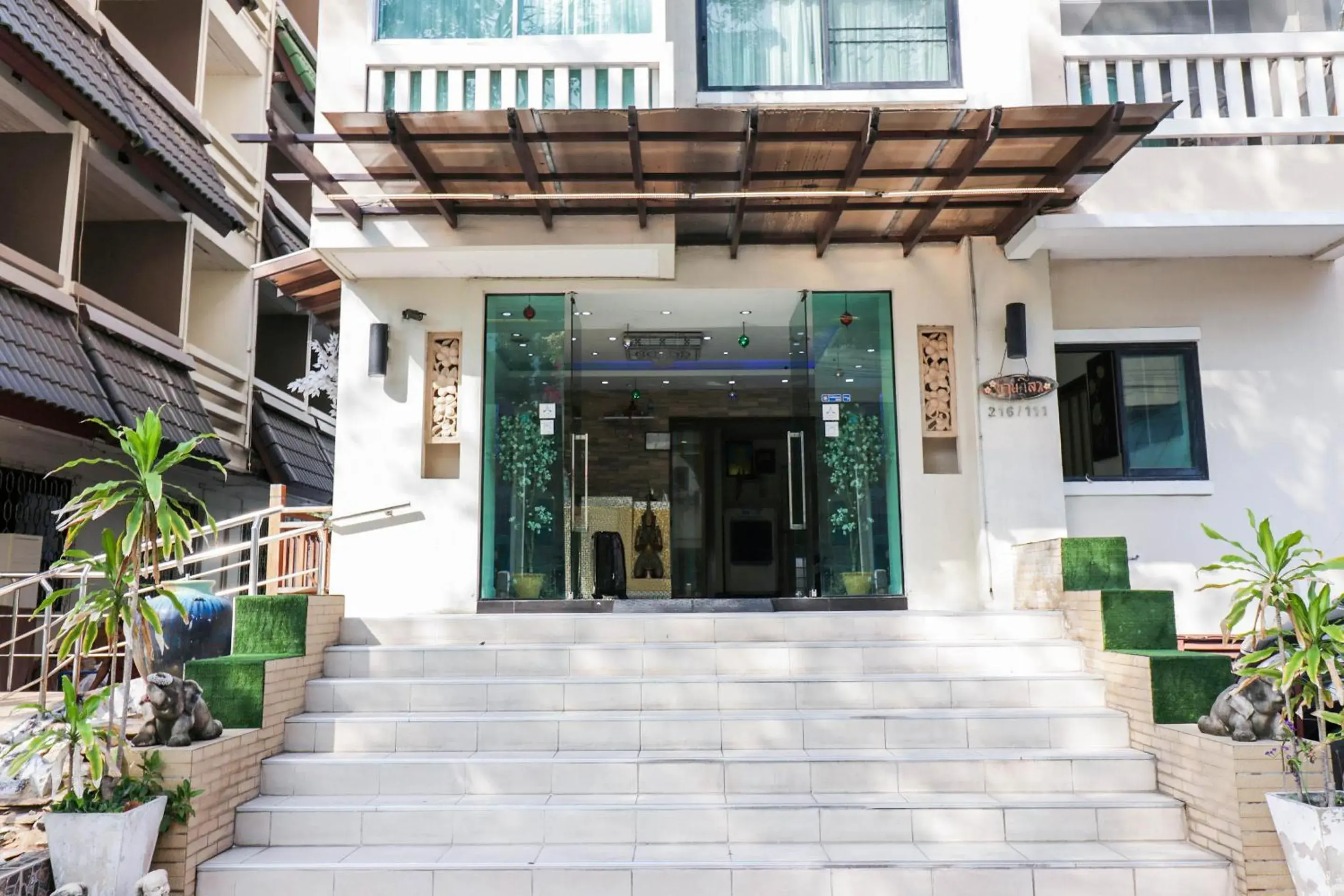 Facade/entrance in Natural Beach Hotel Pattaya Facade/entrance in Natural Beach Hotel Pattaya