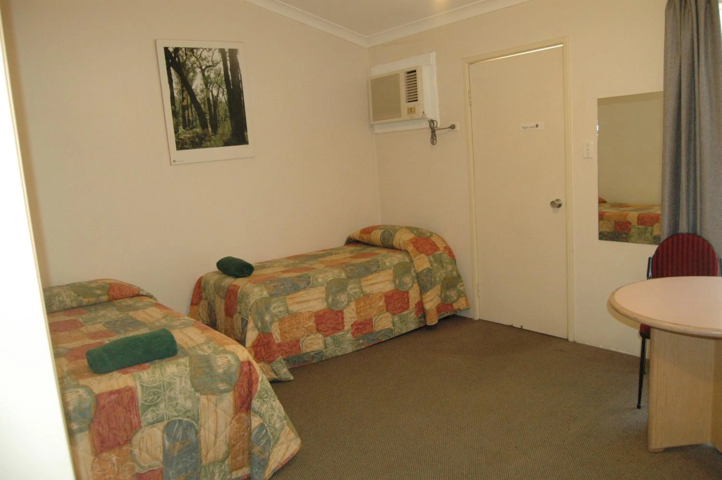 Bed in Collie Forest Motel