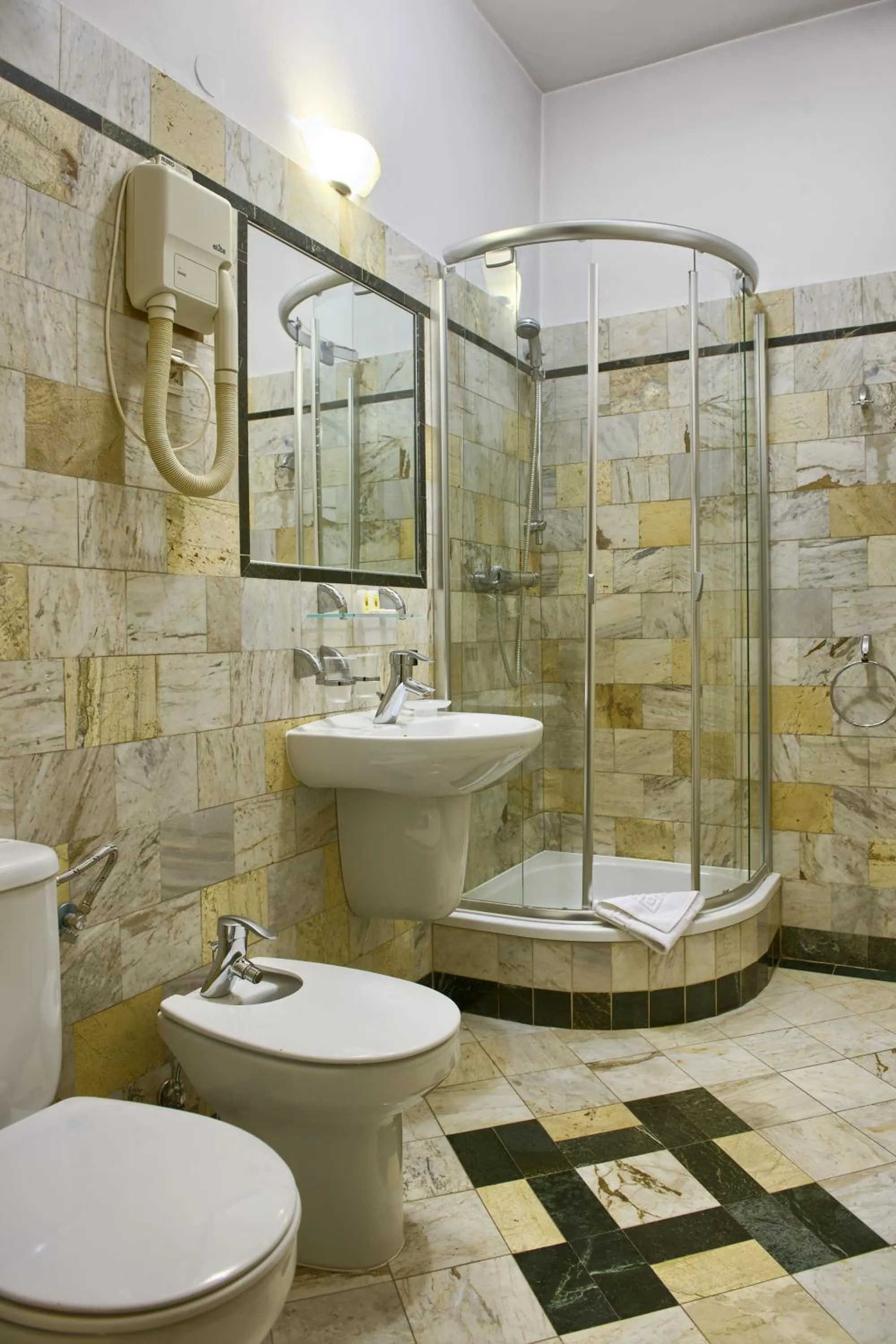 Shower in Hotel Dwór Polski