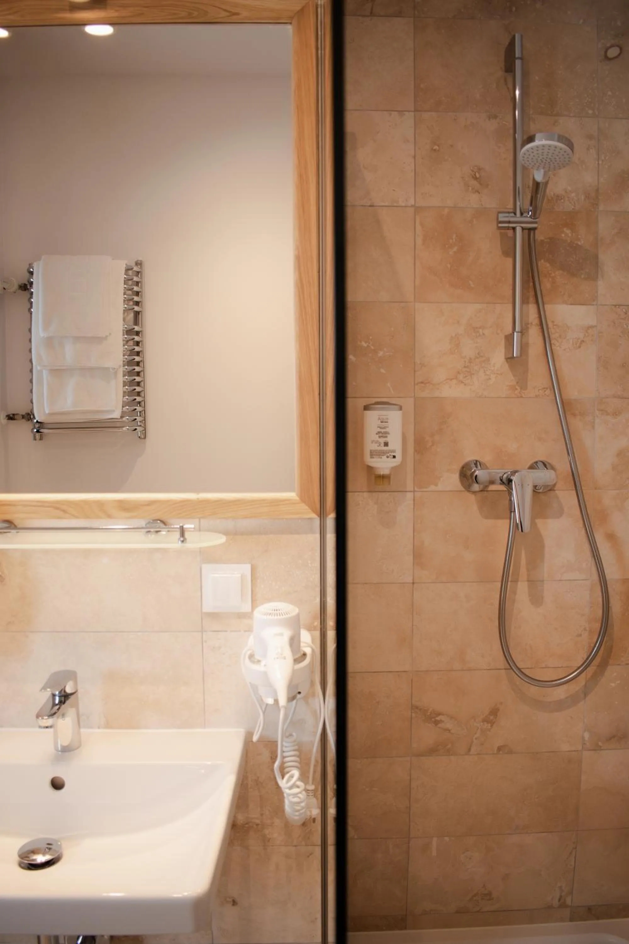 Shower in Hotel Dwór Polski