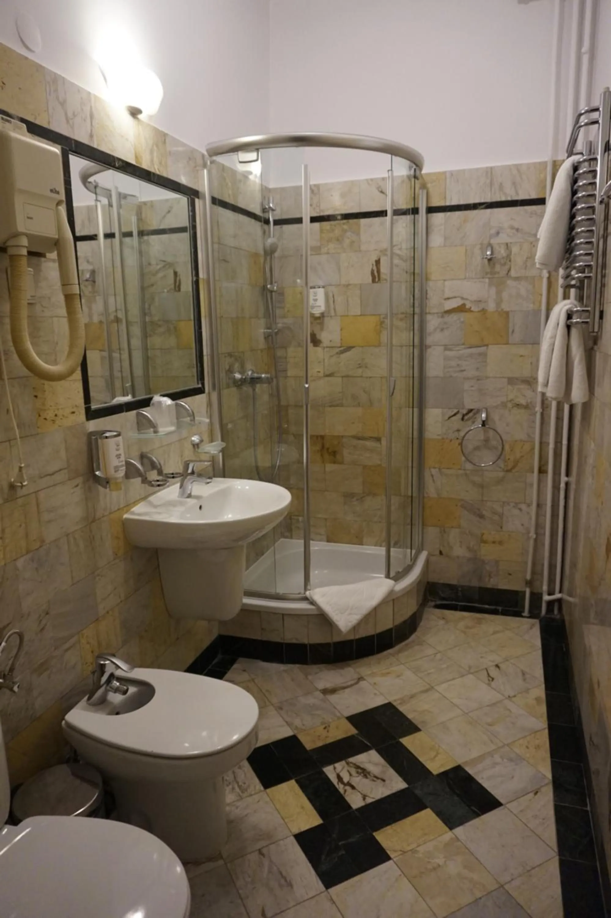 Shower in Hotel Dwór Polski