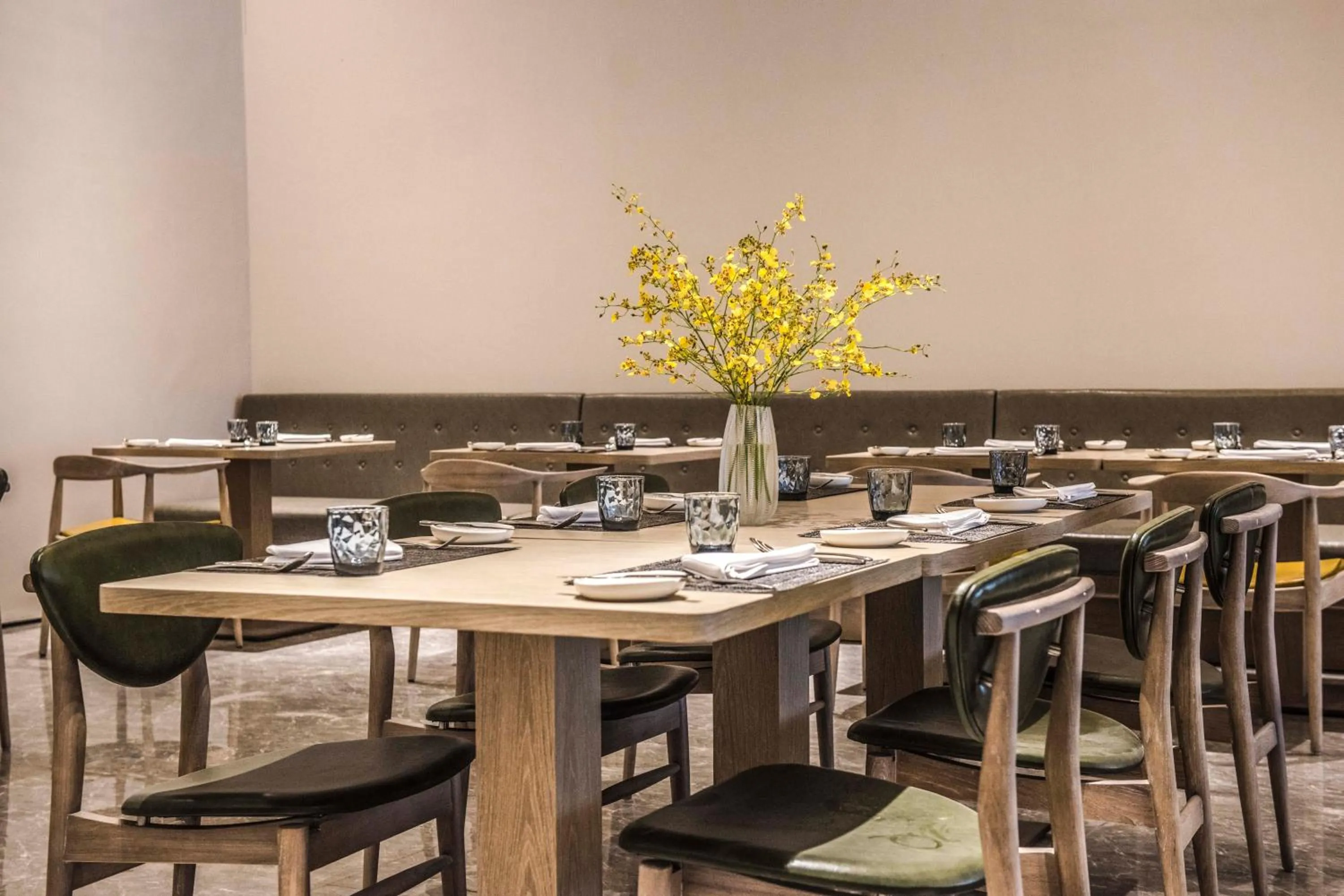 Restaurant/places to eat in Q-Box Hotel Shanghai Sanjiagang -Offer Pudong International Airport and Disney shuttle