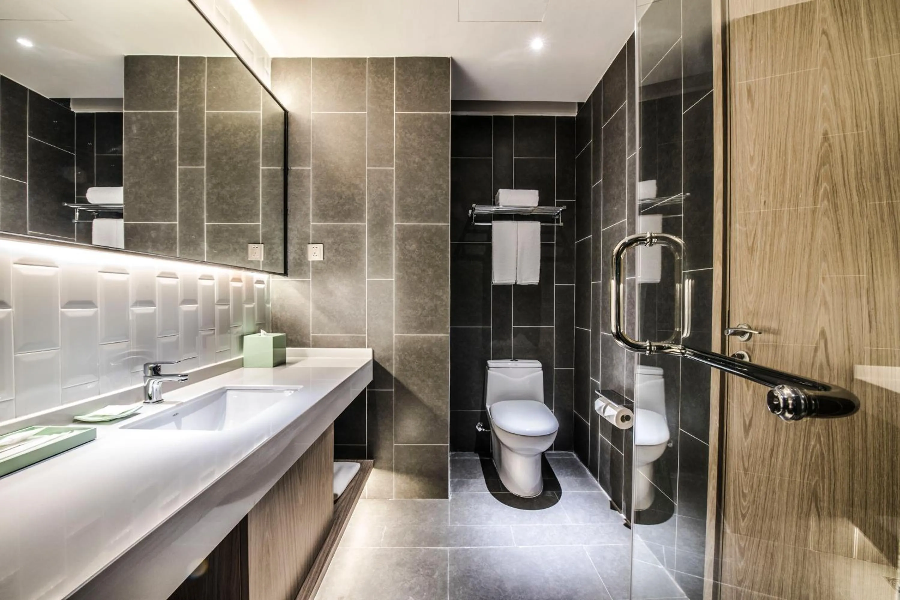 Toilet in Q-Box Hotel Shanghai Sanjiagang -Offer Pudong International Airport and Disney shuttle