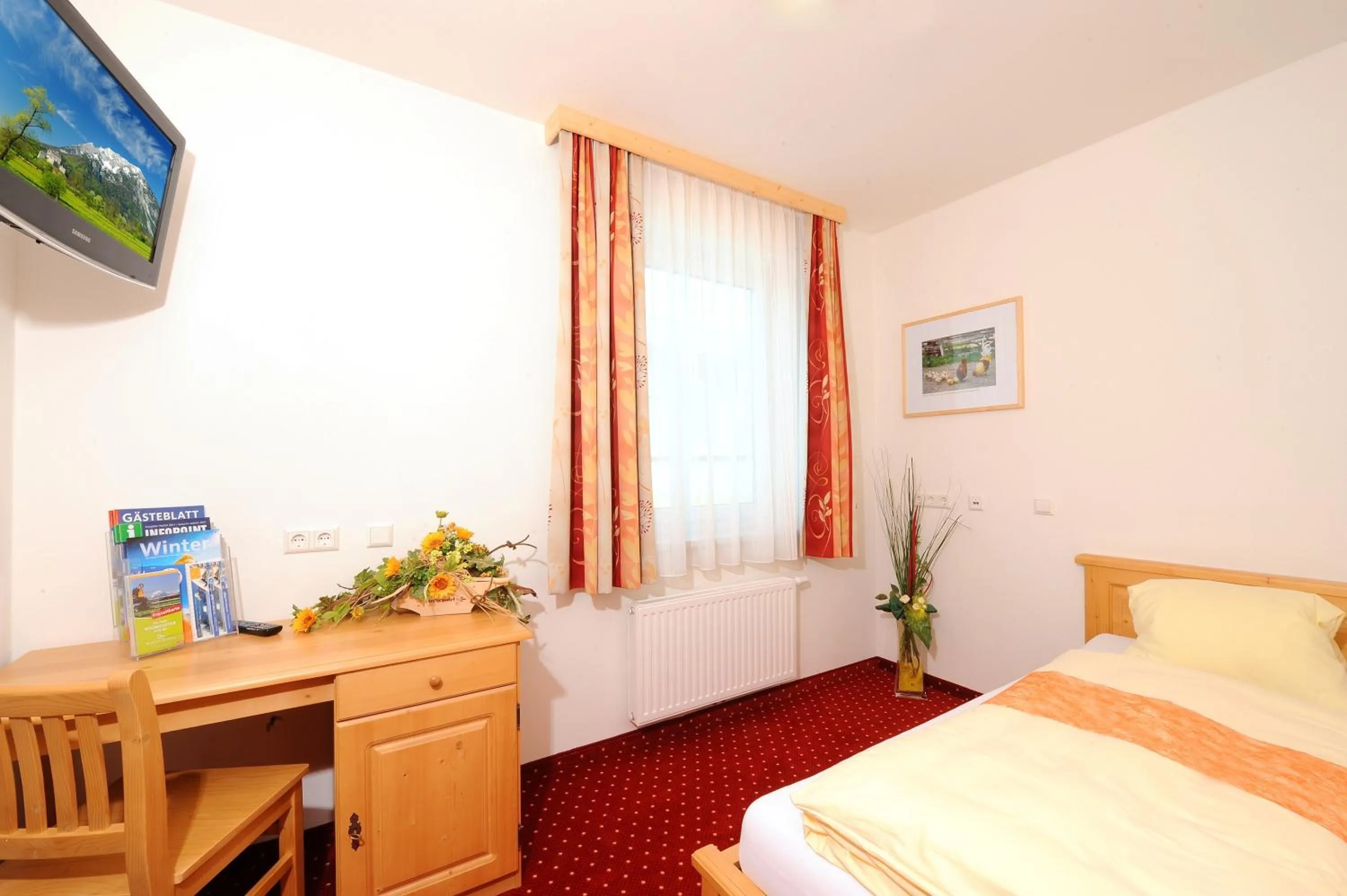 Bed in Hotel-Restaurant Kirchenwirt Aigen