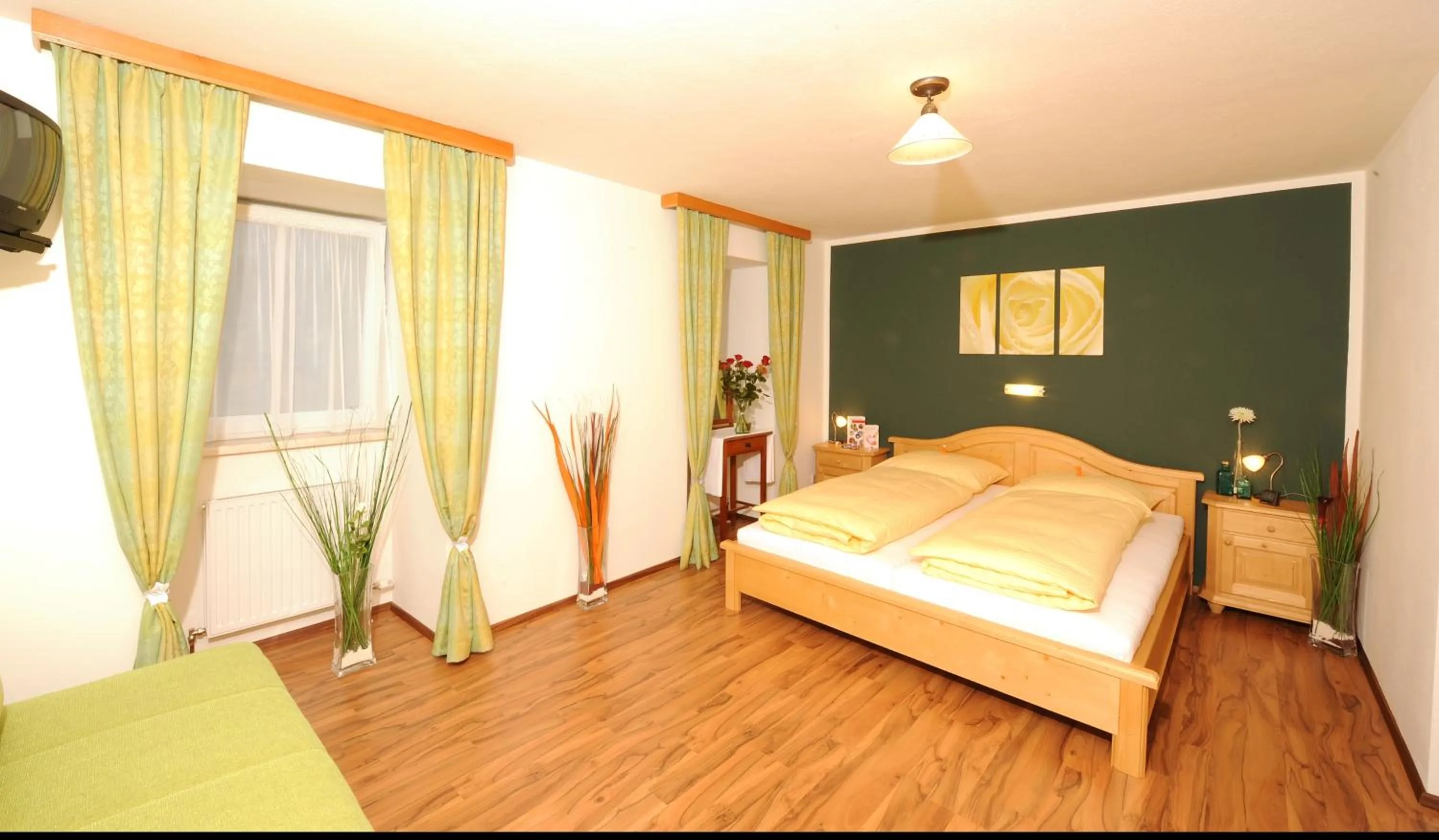 Bed in Hotel-Restaurant Kirchenwirt Aigen