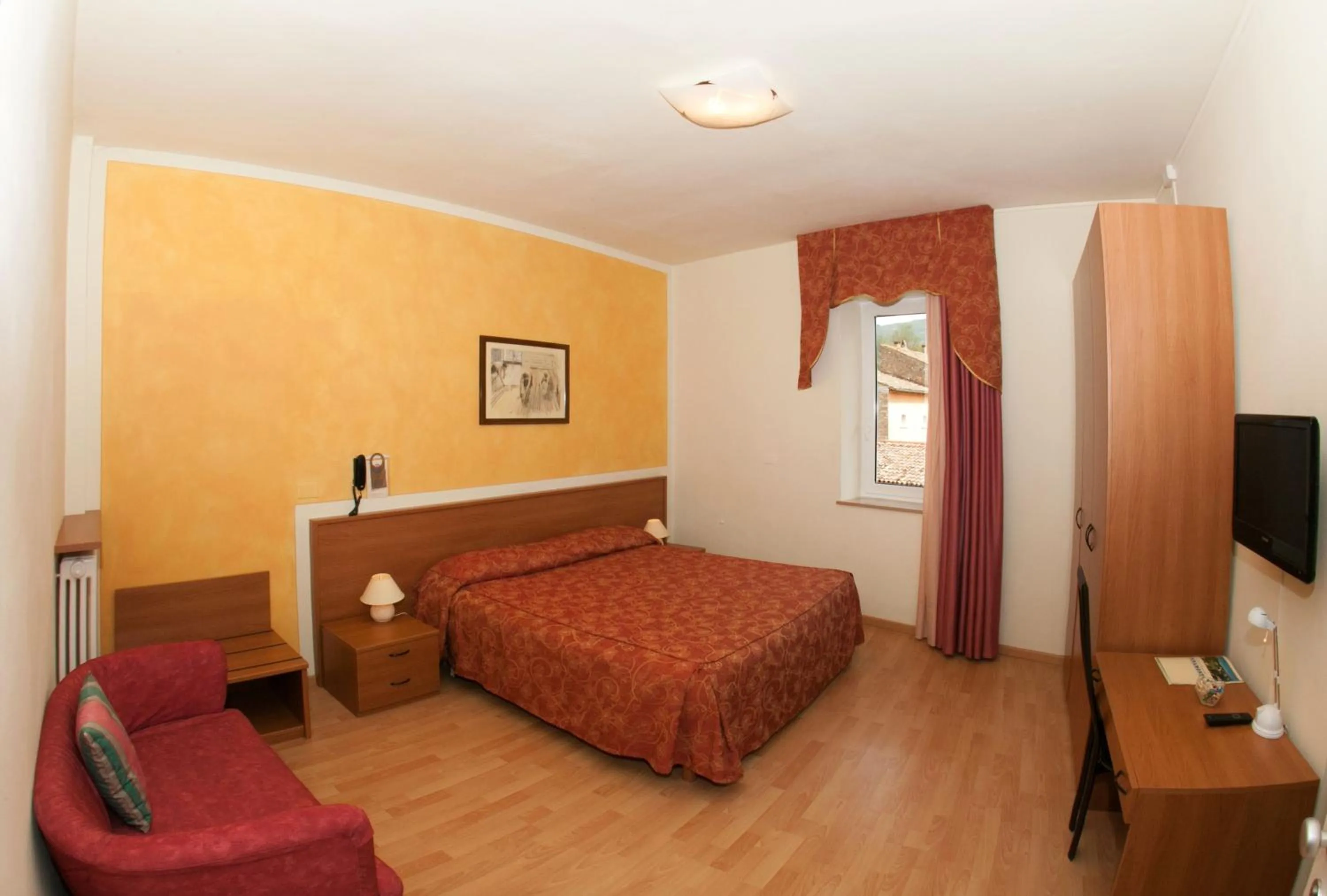 Photo of the whole room, Bed in Hotel Pinamonte