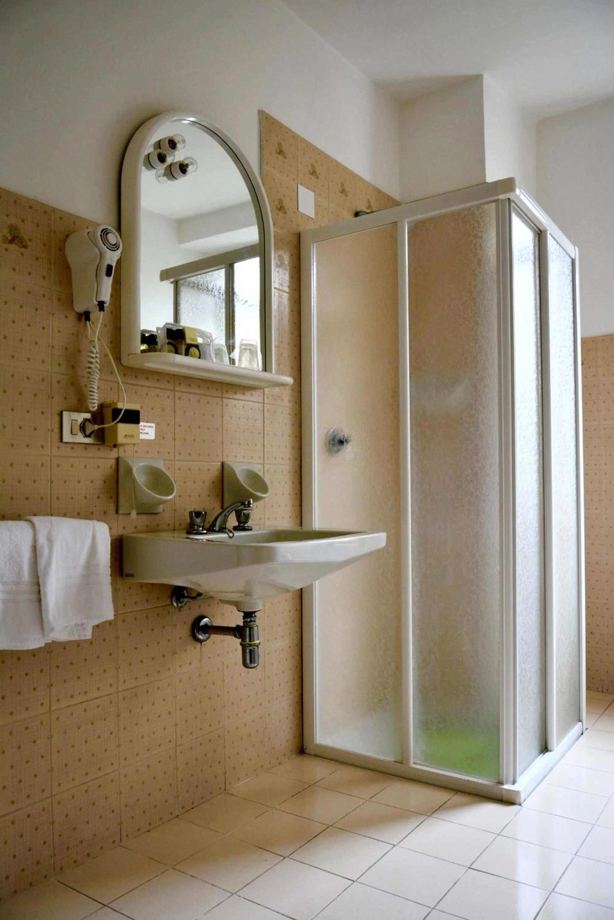 Shower in Hotel Pinamonte