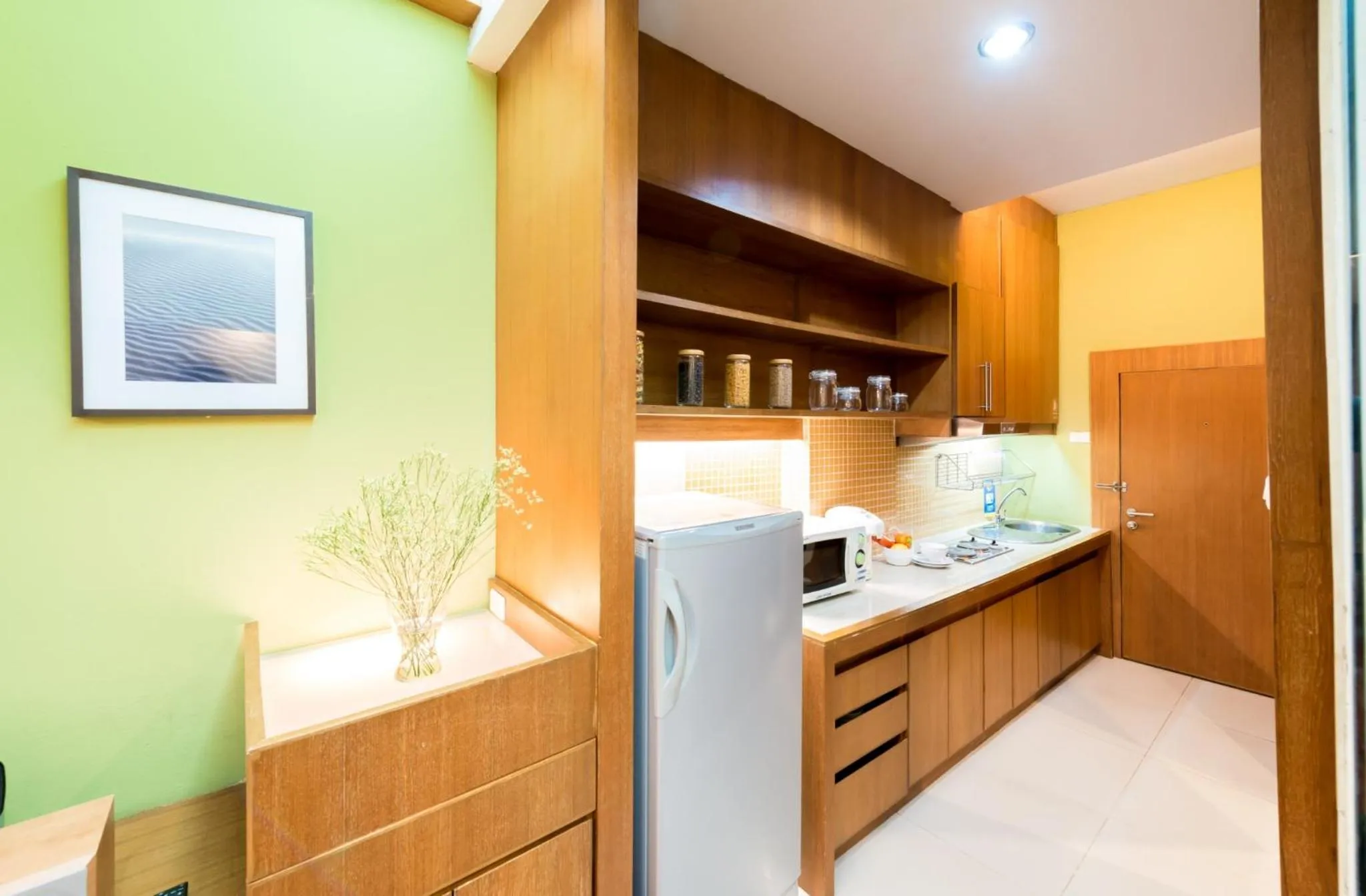 Kitchen or kitchenette in Laemtong Serviced Apartment