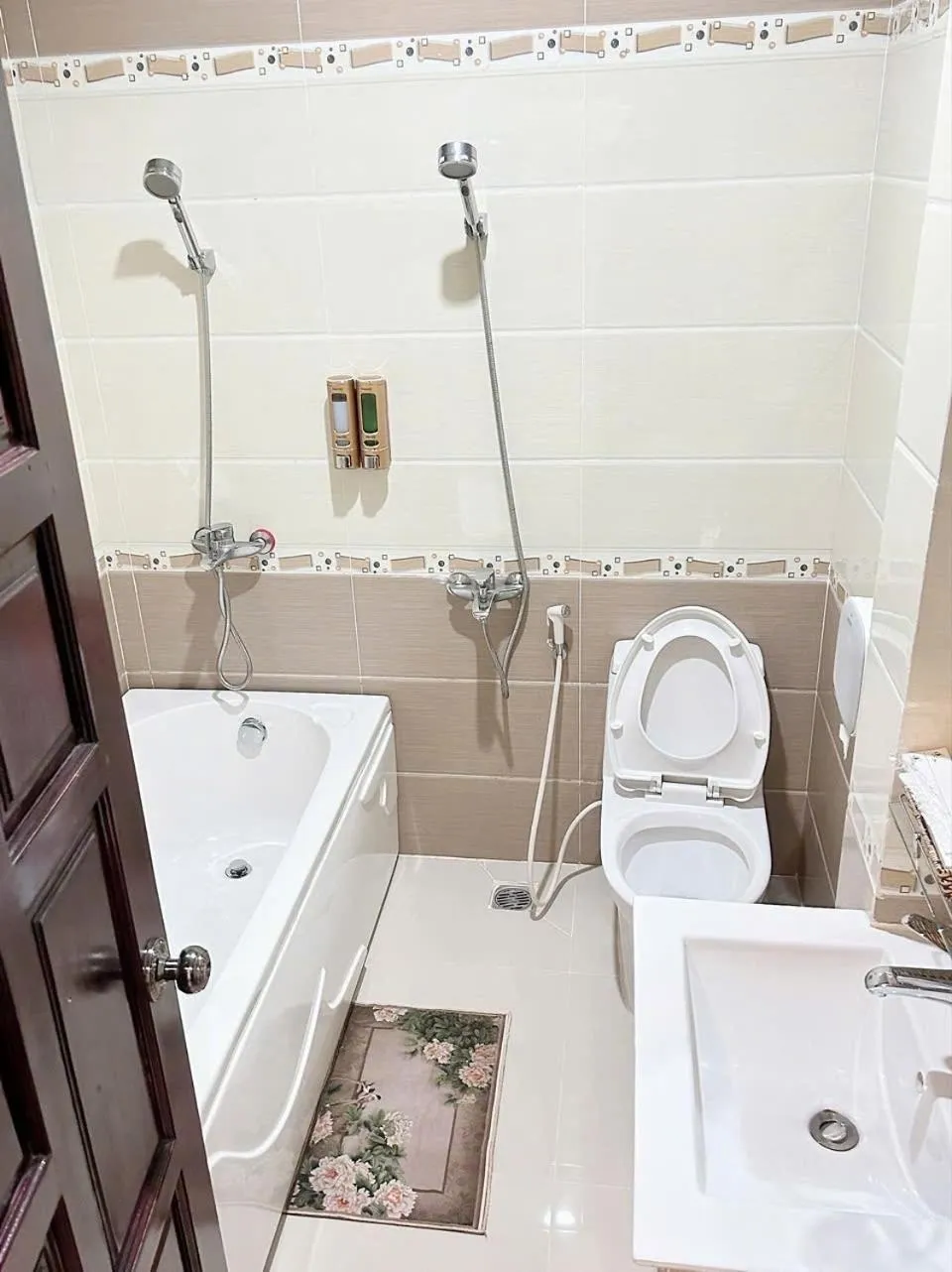 Shower in Ngọc Nam Hotel