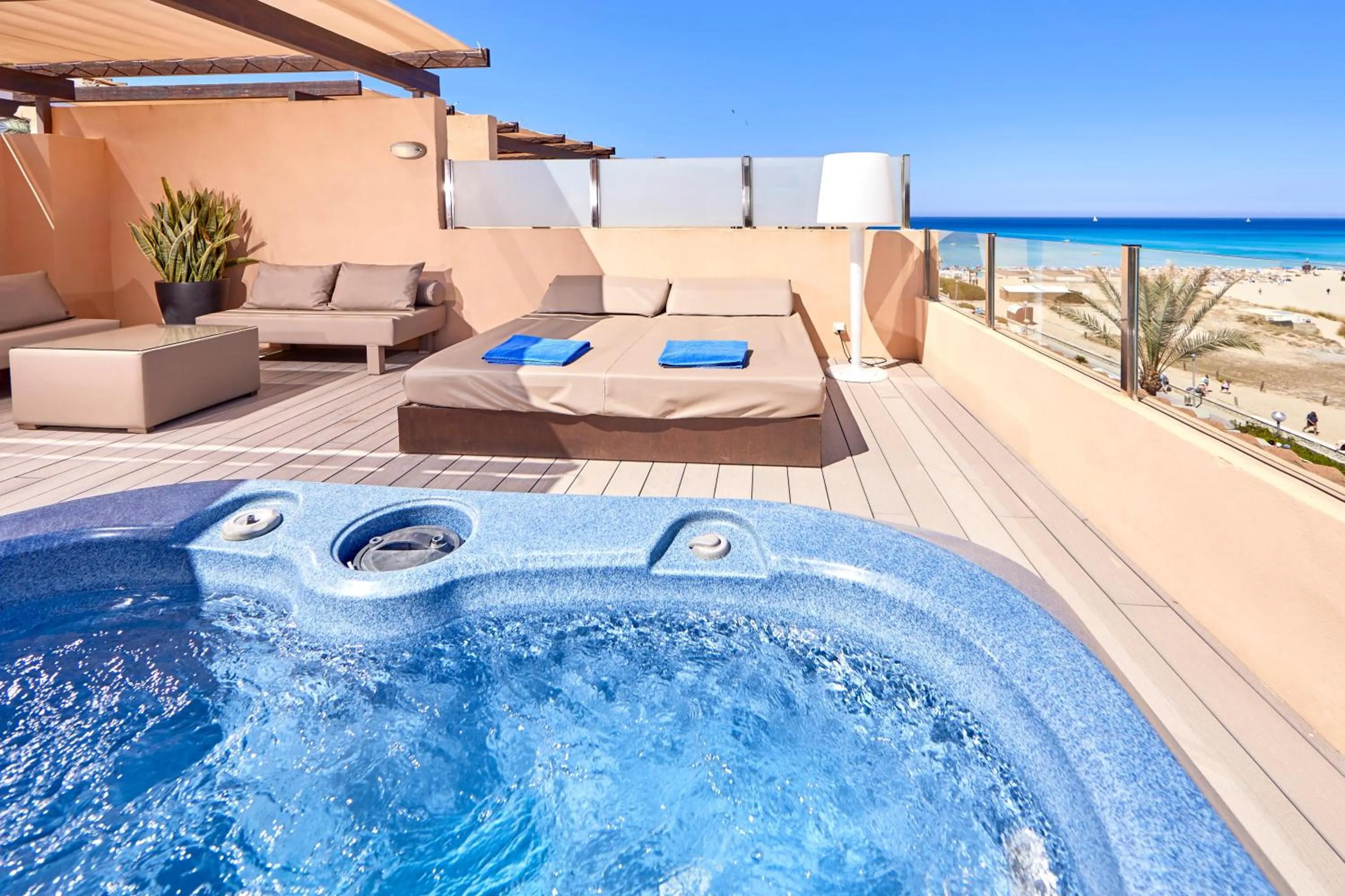 Photo of the whole room in Zafiro Cala Mesquida