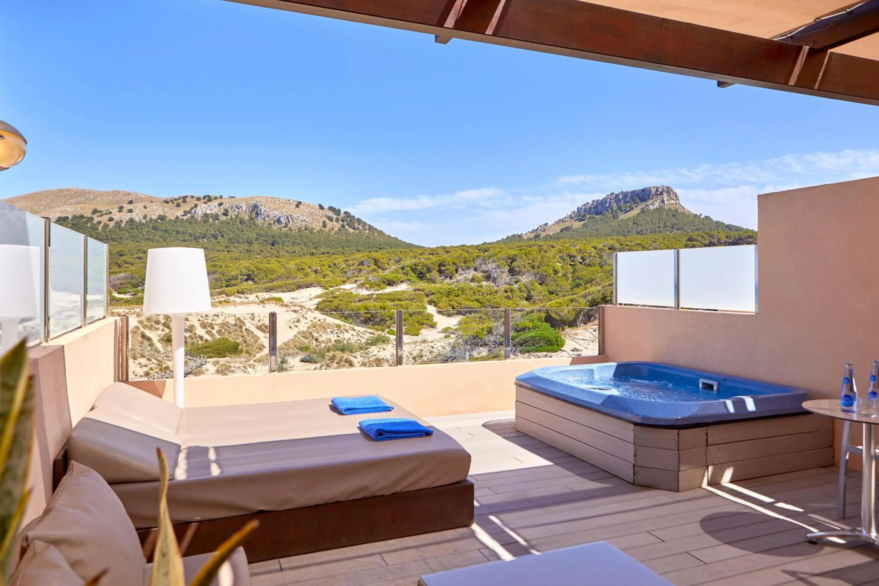 Photo of the whole room in Zafiro Cala Mesquida