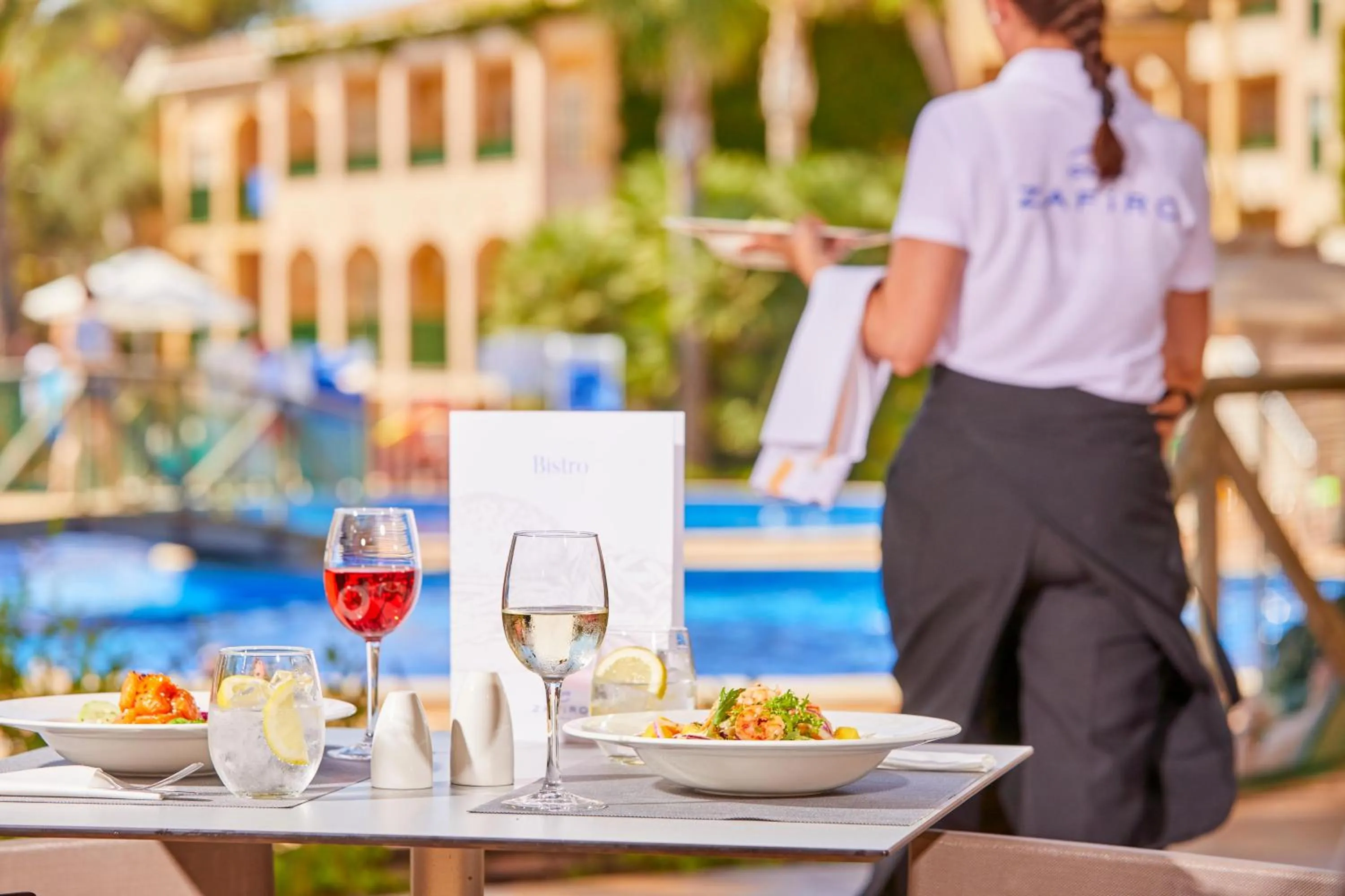 Restaurant/places to eat in Zafiro Cala Mesquida