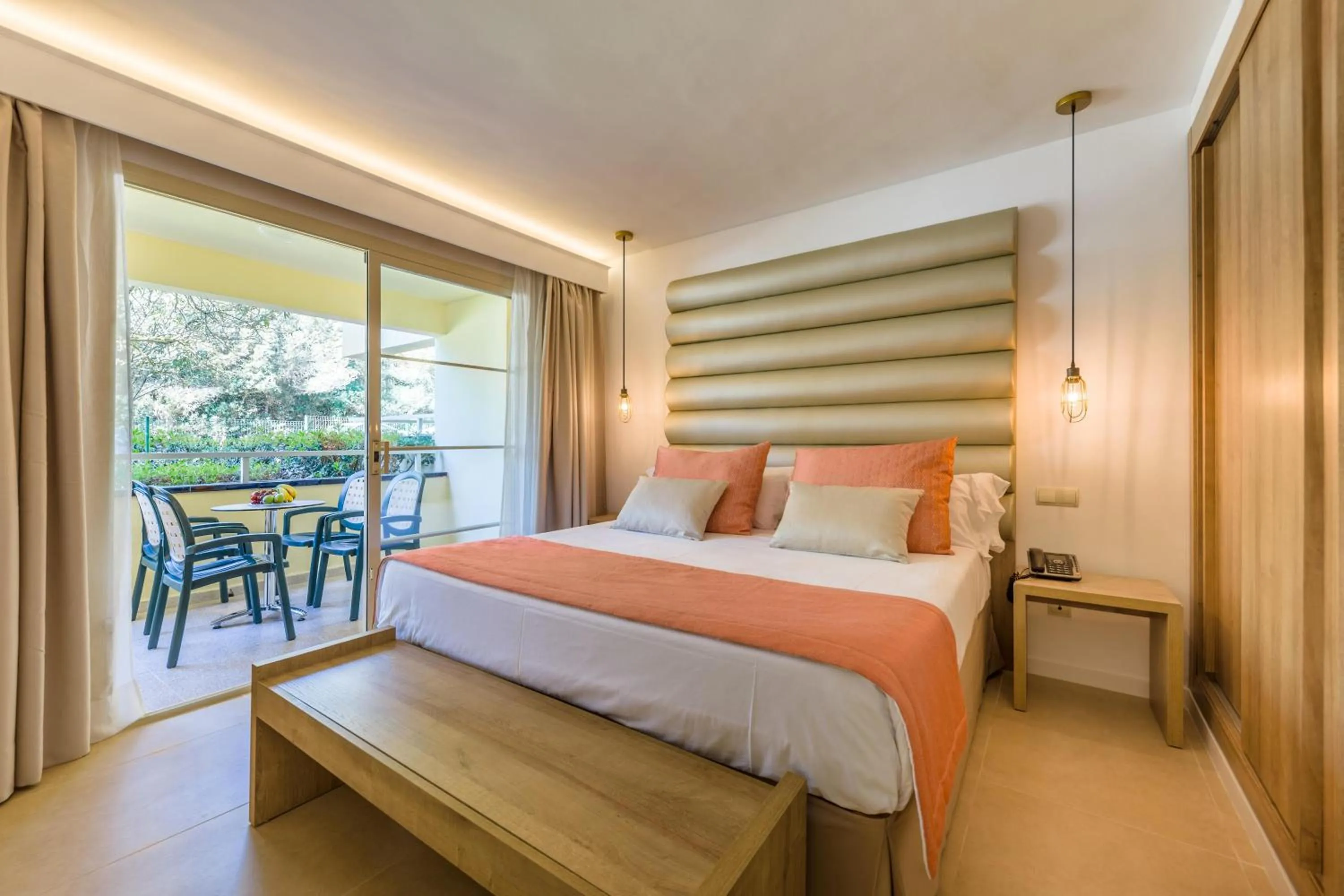 Photo of the whole room, Bed in Zafiro Cala Mesquida