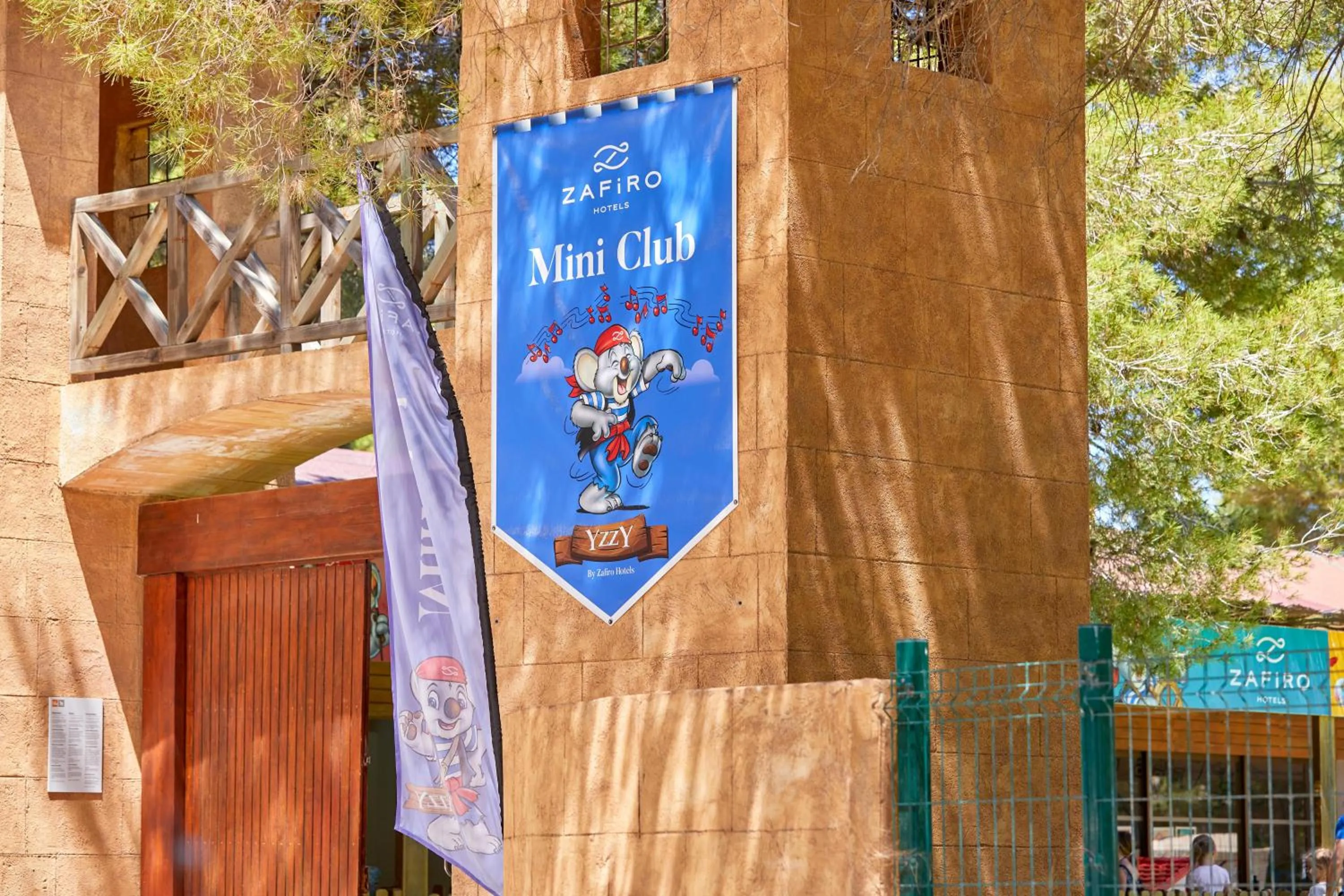 children in Zafiro Cala Mesquida