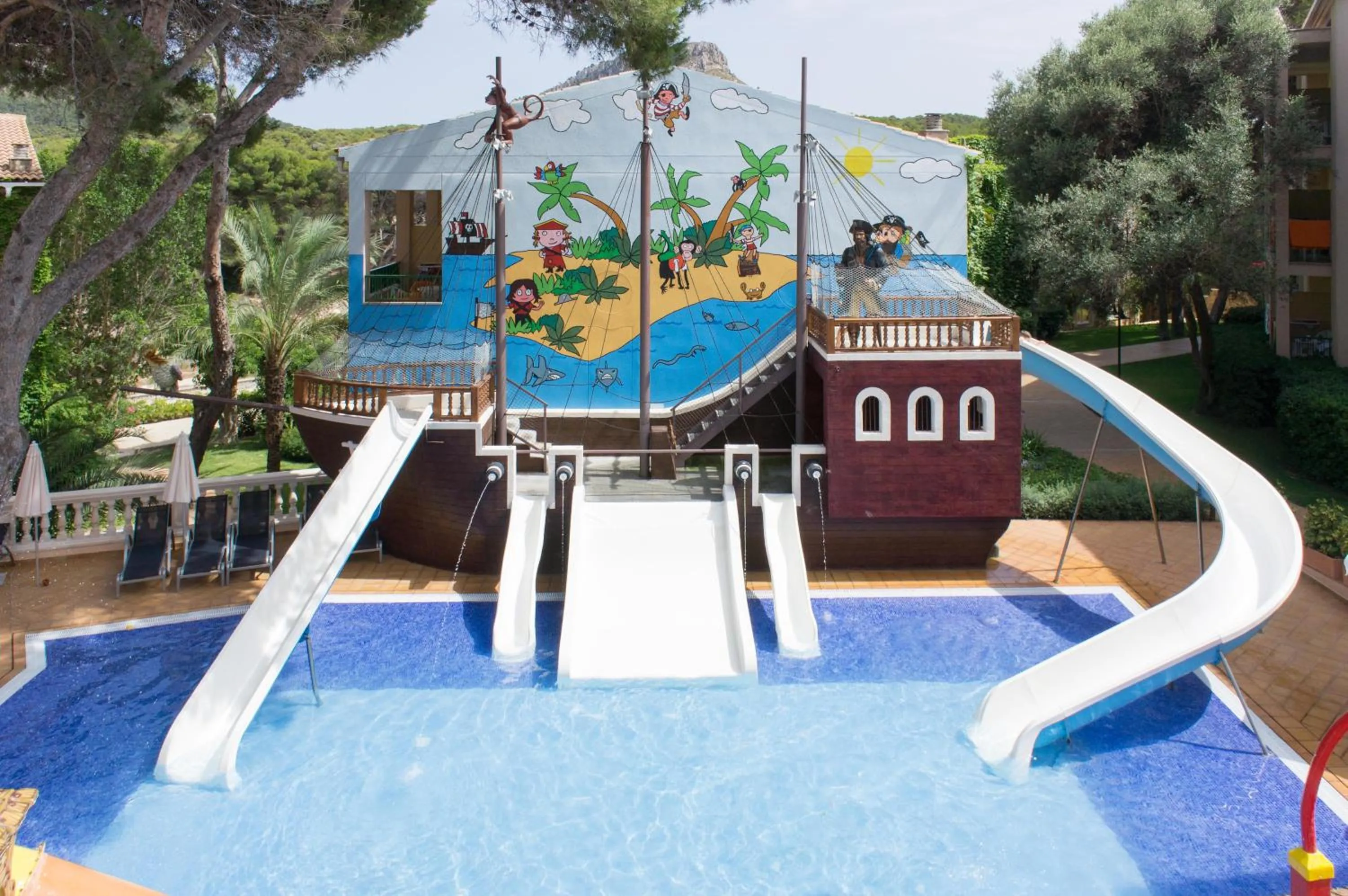 children in Zafiro Cala Mesquida