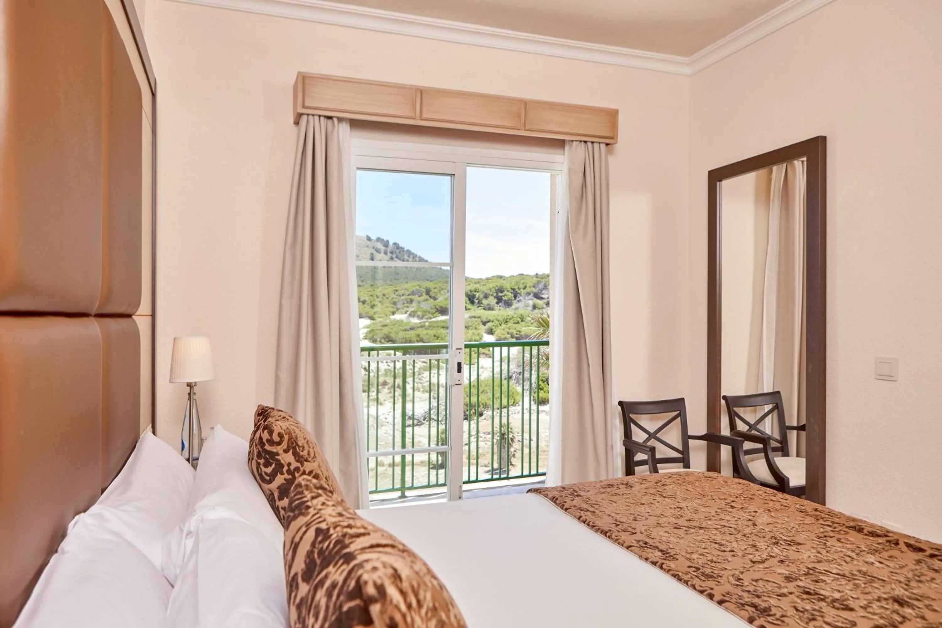 Photo of the whole room, Bed in Zafiro Cala Mesquida