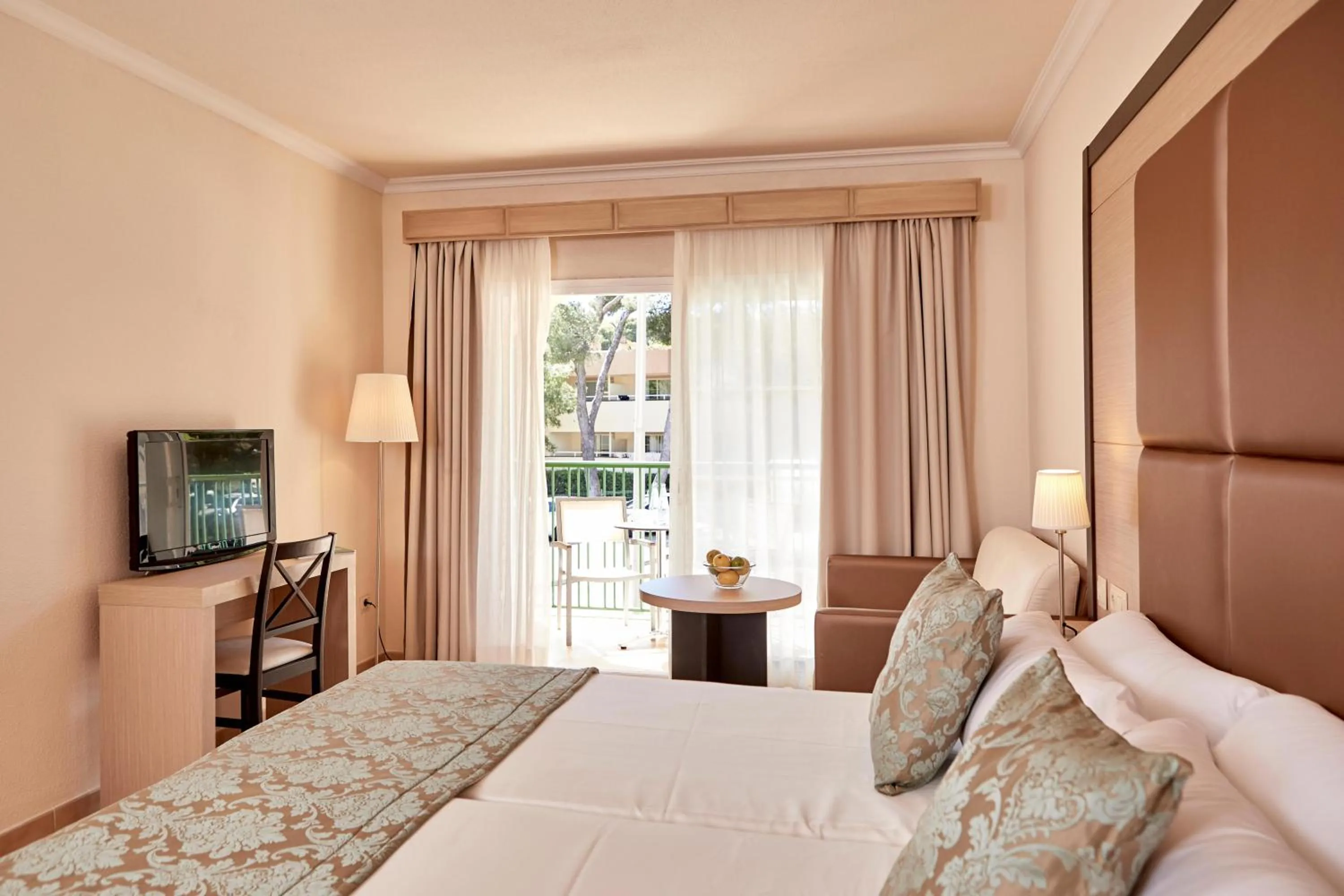 Photo of the whole room, Bed in Zafiro Cala Mesquida