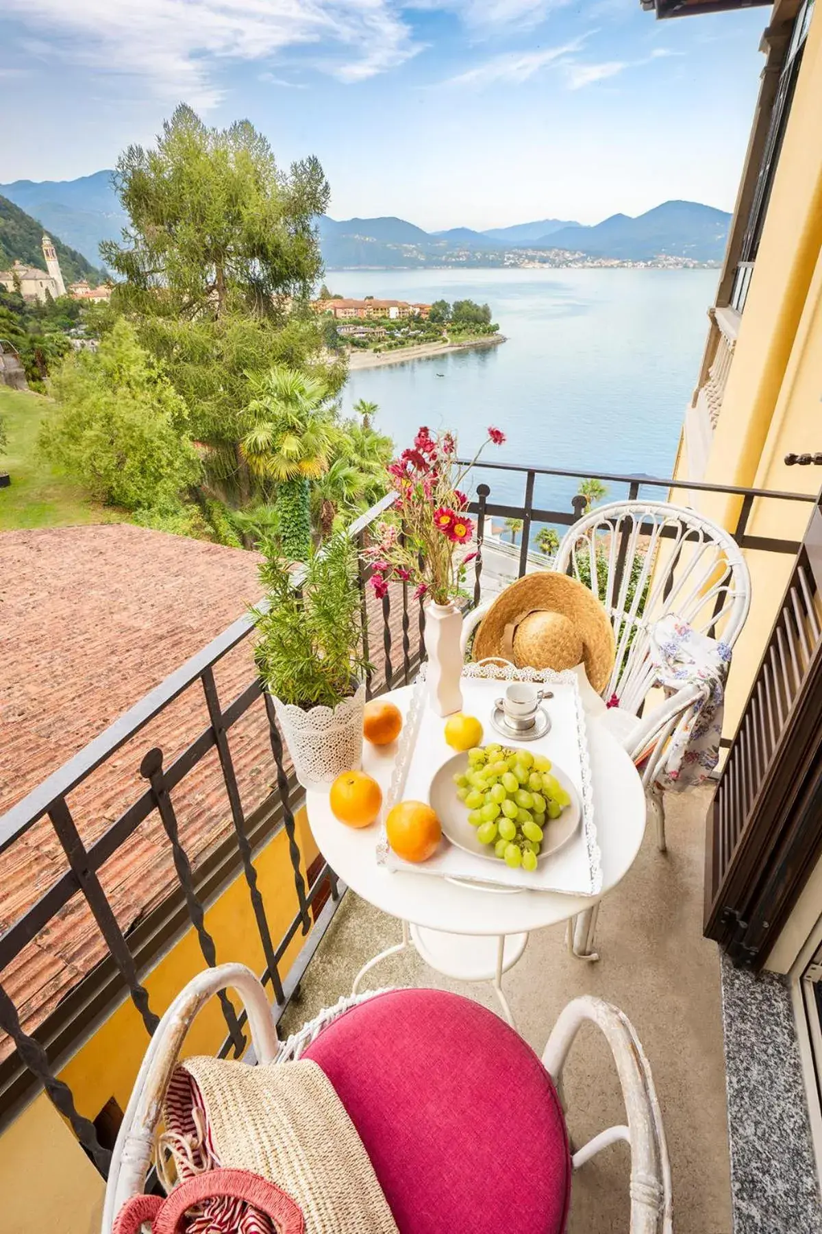 Double or Twin Room with Partial Lake View - single occupancy in Hotel La Rondinella Double or Twin Room with Partial Lake View - single occupancy in Hotel La Rondinella