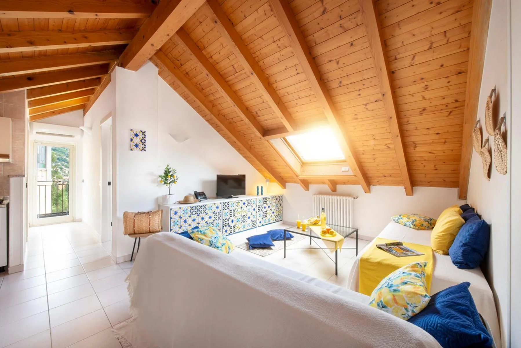 TV and multimedia, Bed in Hotel La Rondinella