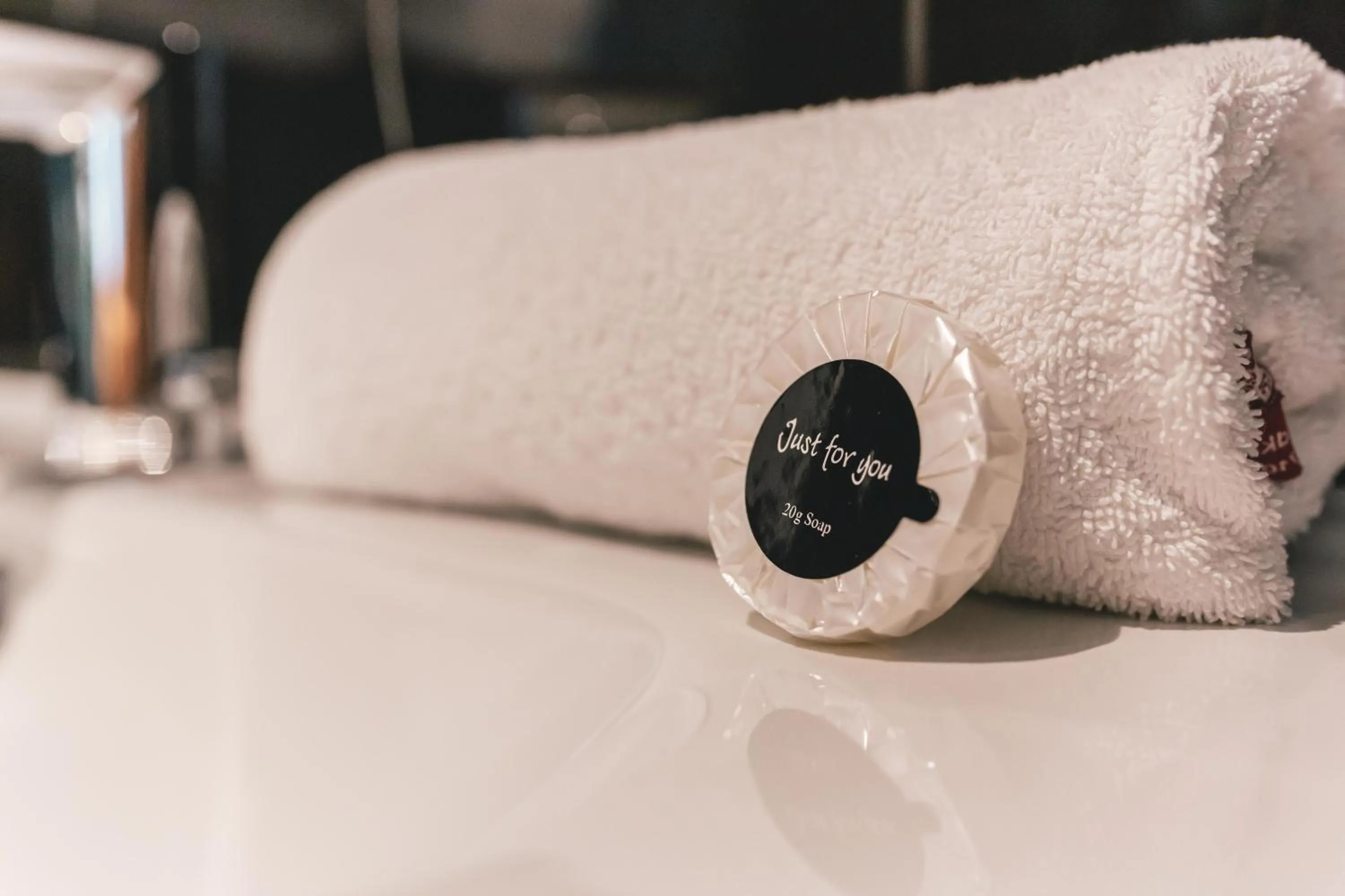 Bathroom, Bed in A Hotels City