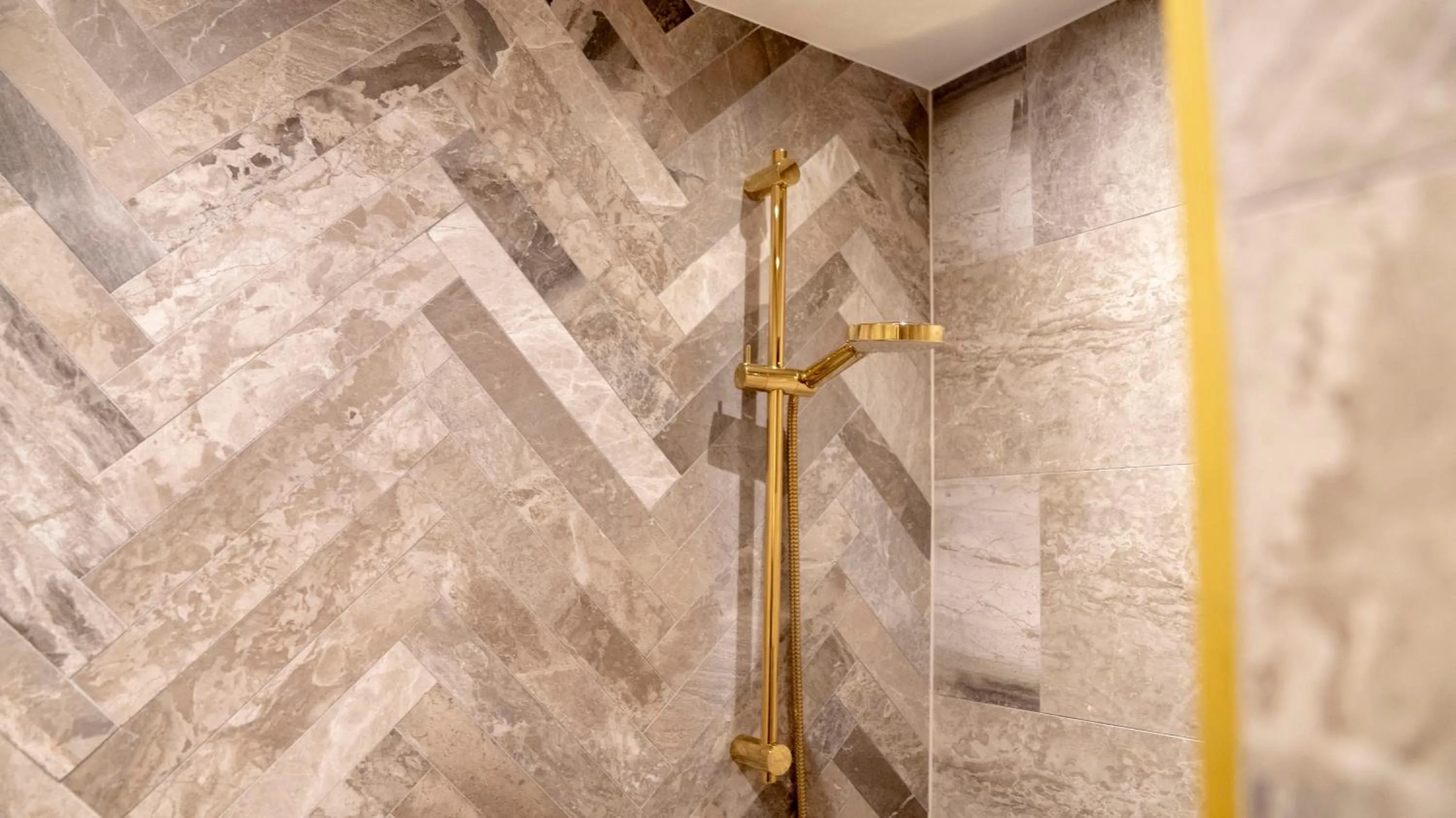 Public Bath in A Hotels City